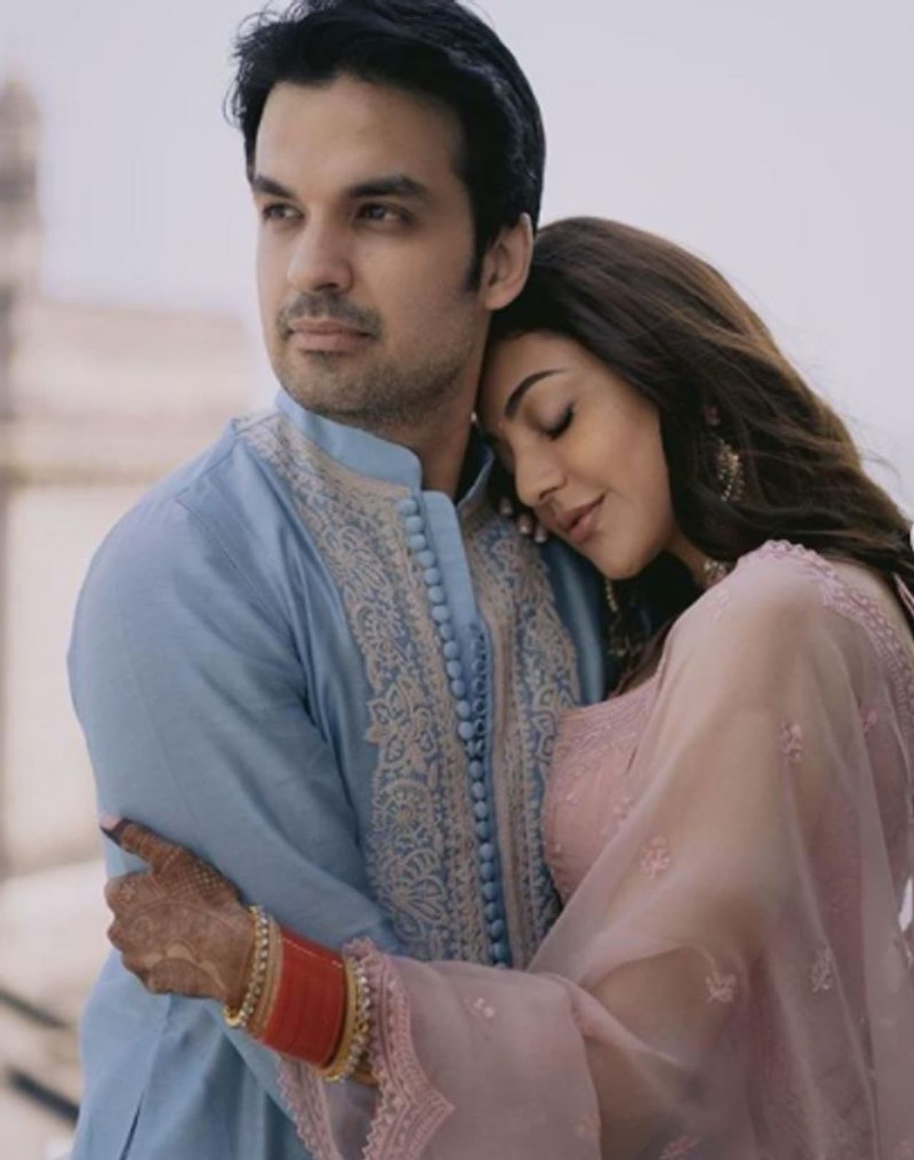 <p>ಸೌತ್ ನಟಿ ಕಾಜಲ್ ಅಗರ್ವಾಲ್ ಉದ್ಯಮಿ ಗೌತಮ್ ಕಿಚ್ಲು ಜೊತೆ ದಾಂಪತ್ಯ ಜೀವಕ್ಕೆ ಕಾಲಿರಿಸಿದ್ದಾರೆ.</p>