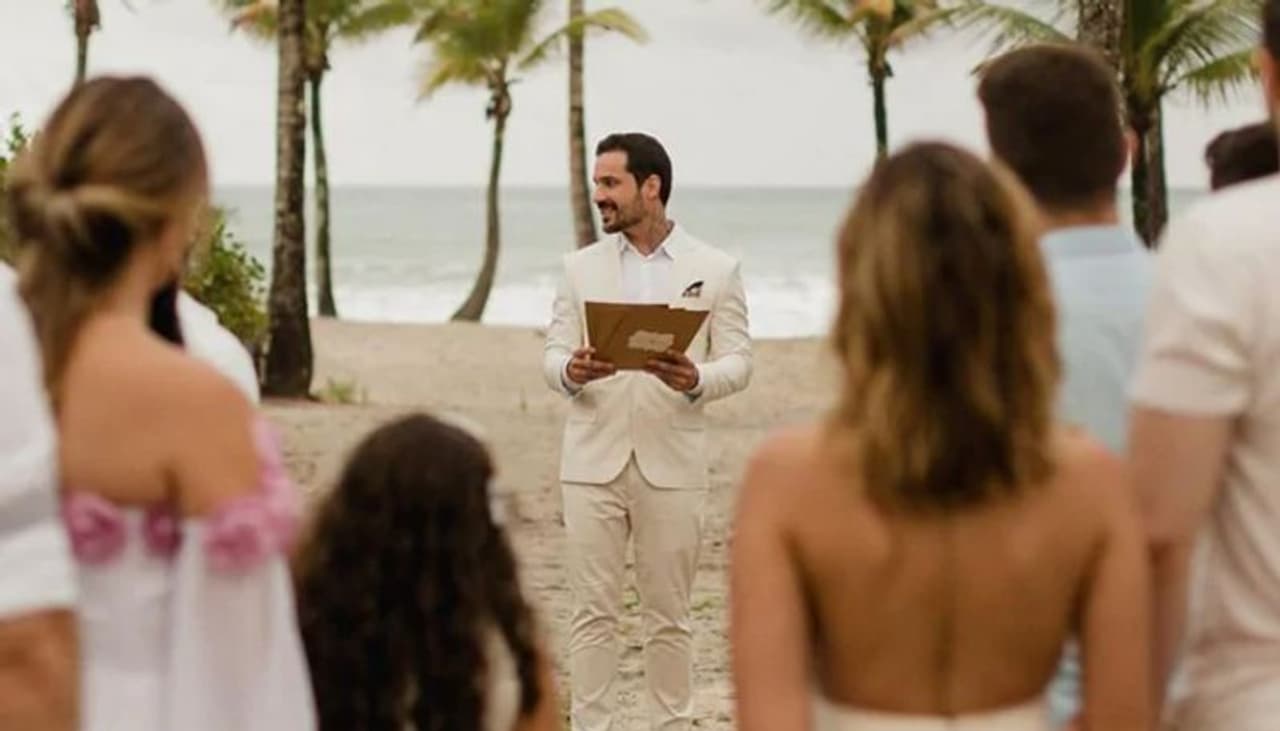 <p>ഡോക്ടറായ സുഹൃത്ത് വിക്ടര്‍ ബുവേനോയുമായി 2019 നവംബറിലായിരുന്നു ഡിയാഗോയുടെ വിവാഹ നിശ്ചയം കഴിഞ്ഞത്. 2020 ഒക്ടോബറില്‍ വിവാഹത്തിന് തീയതിയും കണ്ടിരുന്നു.</p><p><br />&nbsp;</p>