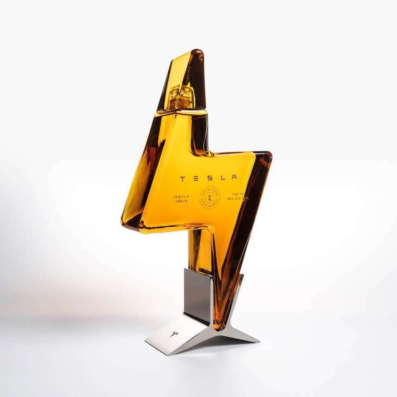 <p>പ്രമുഖ വാഹനനിര്മാതാക്കളായ ടെസ്ല അവതരിച്ച ടെക്കീല(tequila)യ്ക്ക് വന് ഡിമാന്ഡ്. സ്വന്തം വെബ്സൈറ്റിലൂടെ ടെസ്ല പുറത്തിറക്കിയ ടെക്കീല മിന്നല് വേഗത്തിലാണ് വിറ്റുപോയത്. </p> <p>പ്രമുഖ വാഹനനിര്മാതാക്കളായ ടെസ്ല അവതരിച്ച ടെക്കീല(tequila)യ്ക്ക് വന് ഡിമാന്ഡ്. സ്വന്തം വെബ്സൈറ്റിലൂടെ ടെസ്ല പുറത്തിറക്കിയ ടെക്കീല മിന്നല് വേഗത്തിലാണ് വിറ്റുപോയത്. </p>