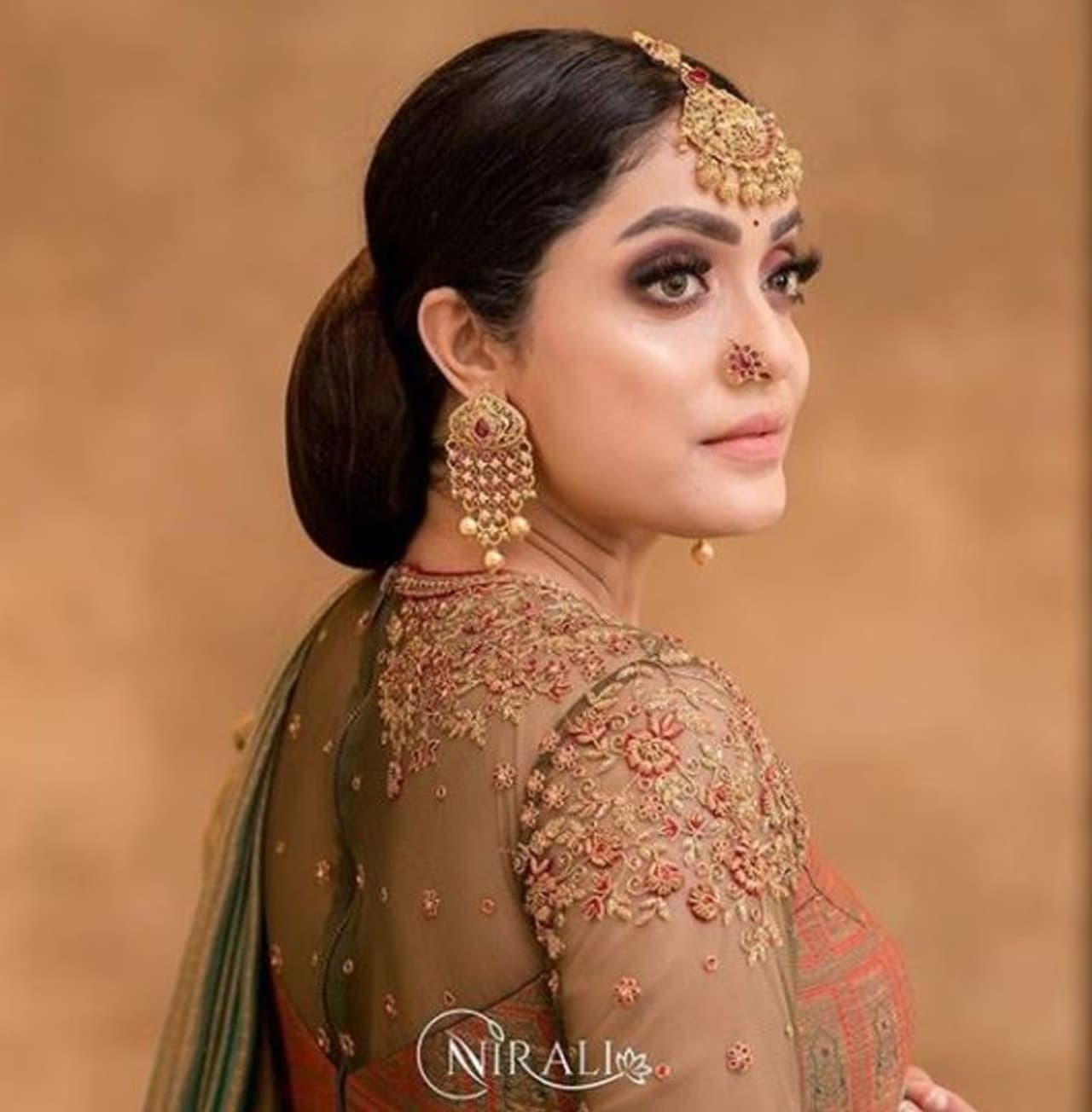 <p>மிதமான மேக்அப்பில் மிளிரும் அபிராமி </p> <p>மிதமான மேக்அப்பில் மிளிரும் அபிராமி </p>