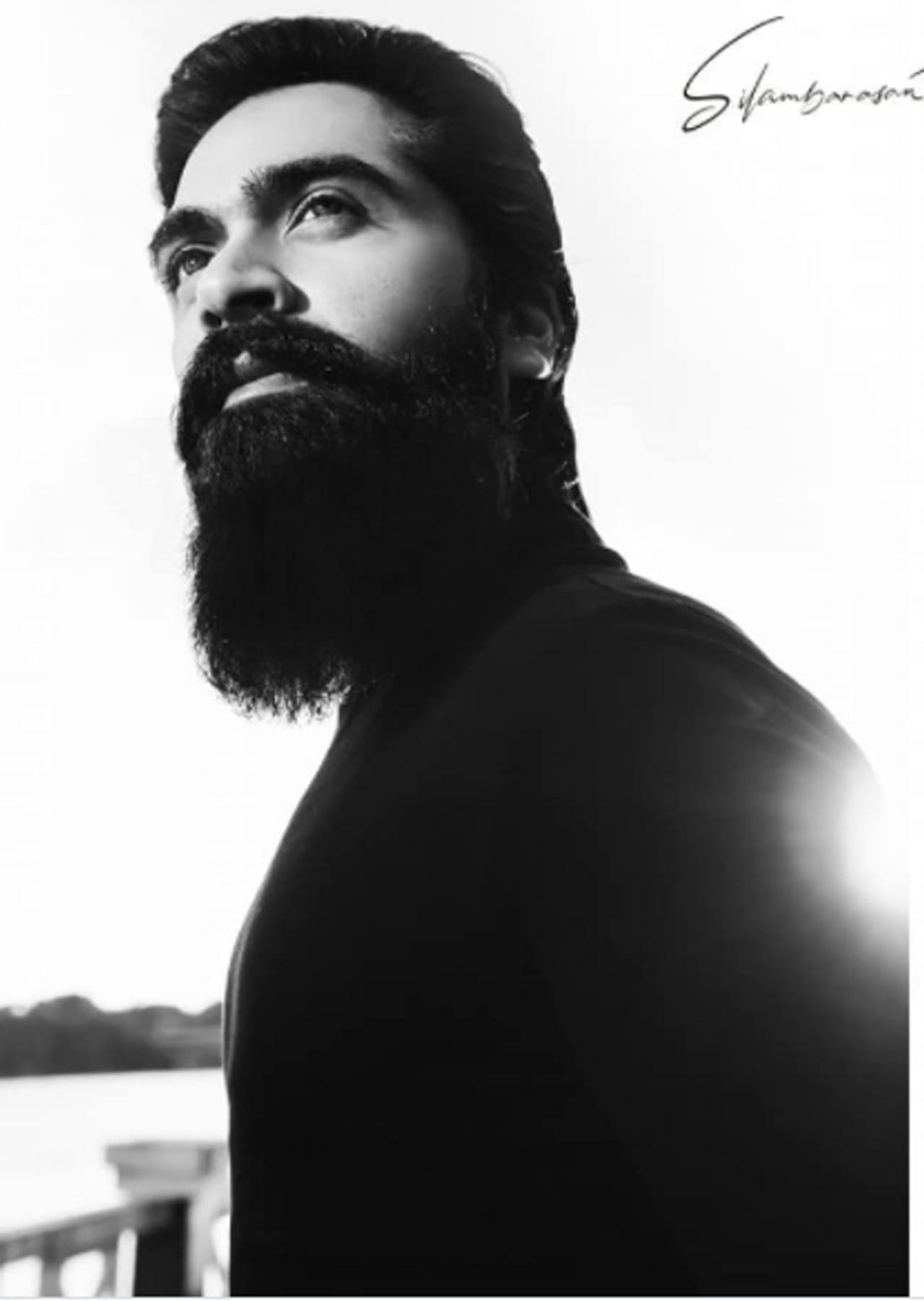 <p>ഈശ്വരൻ സിനിമയ്ക്കായി ചിമ്പു 20 കിലോയാണ് ഭാരം കുറച്ചത്.</p> <p>ഈശ്വരൻ സിനിമയ്ക്കായി ചിമ്പു 20 കിലോയാണ് ഭാരം കുറച്ചത്.</p>