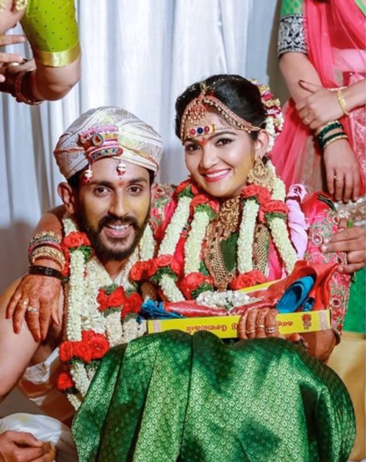 <p>ಹಲವು ದಿನಗಳಿಂದ ಪ್ರೀತಿಸುತ್ತಿದ್ದ ಈ ಸ್ಟಾರ್ ದಂಪತಿ ಫೆಬ್ರವರಿಯಲ್ಲಿ ದಾಂಪತ್ಯ ಜೀವನಕ್ಕೆ ಕಾಲಿಟ್ಟರು.</p> <p>ಹಲವು ದಿನಗಳಿಂದ ಪ್ರೀತಿಸುತ್ತಿದ್ದ ಈ ಸ್ಟಾರ್ ದಂಪತಿ ಫೆಬ್ರವರಿಯಲ್ಲಿ ದಾಂಪತ್ಯ ಜೀವನಕ್ಕೆ ಕಾಲಿಟ್ಟರು.</p>