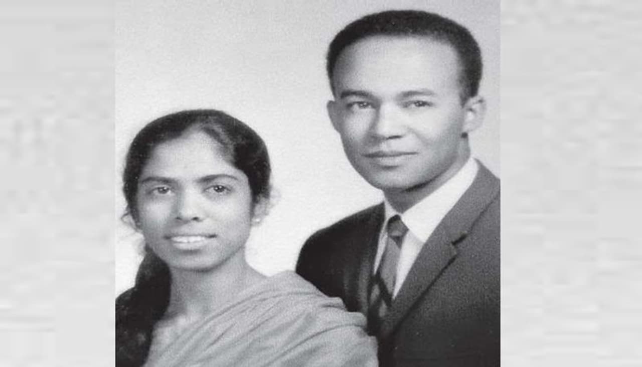 <p>కమలా హరీస్ తల్లిదండ్రులు</p>