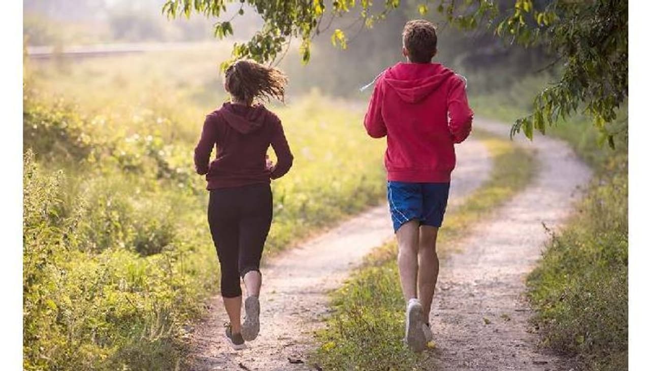 <p>ಹೌದು, ಪ್ರತಿಯೊಬ್ಬ ಓಟಗಾರನು ಮಾಡುವ ಸಾಮಾನ್ಯ ತಪ್ಪು ಯಾವುವು? ಅವುಗಳನ್ನು ಮಾಡದೆ ಸರಿಯಾದ ವಿಧಾನದಲ್ಲಿ ರನ್ನಿಂಗ್ ಮಾಡುವುದು ಹೇಗೆ ಅನ್ನೊ ಬಗ್ಗೆ ಒಂದಿಷ್ಟು ಮಾಹಿತಿ ಇಲ್ಲಿದೆ. ಈ ಆರು ಅಂಶಗಳನ್ನು ನೀವು ತಿಳಿದುಕೊಂಡರೆ ನೀವು ಬೇಗನೆ ತೂಕ ಇಳಿಕೆ ಮಾಡಬಹುದು.&nbsp;</p>