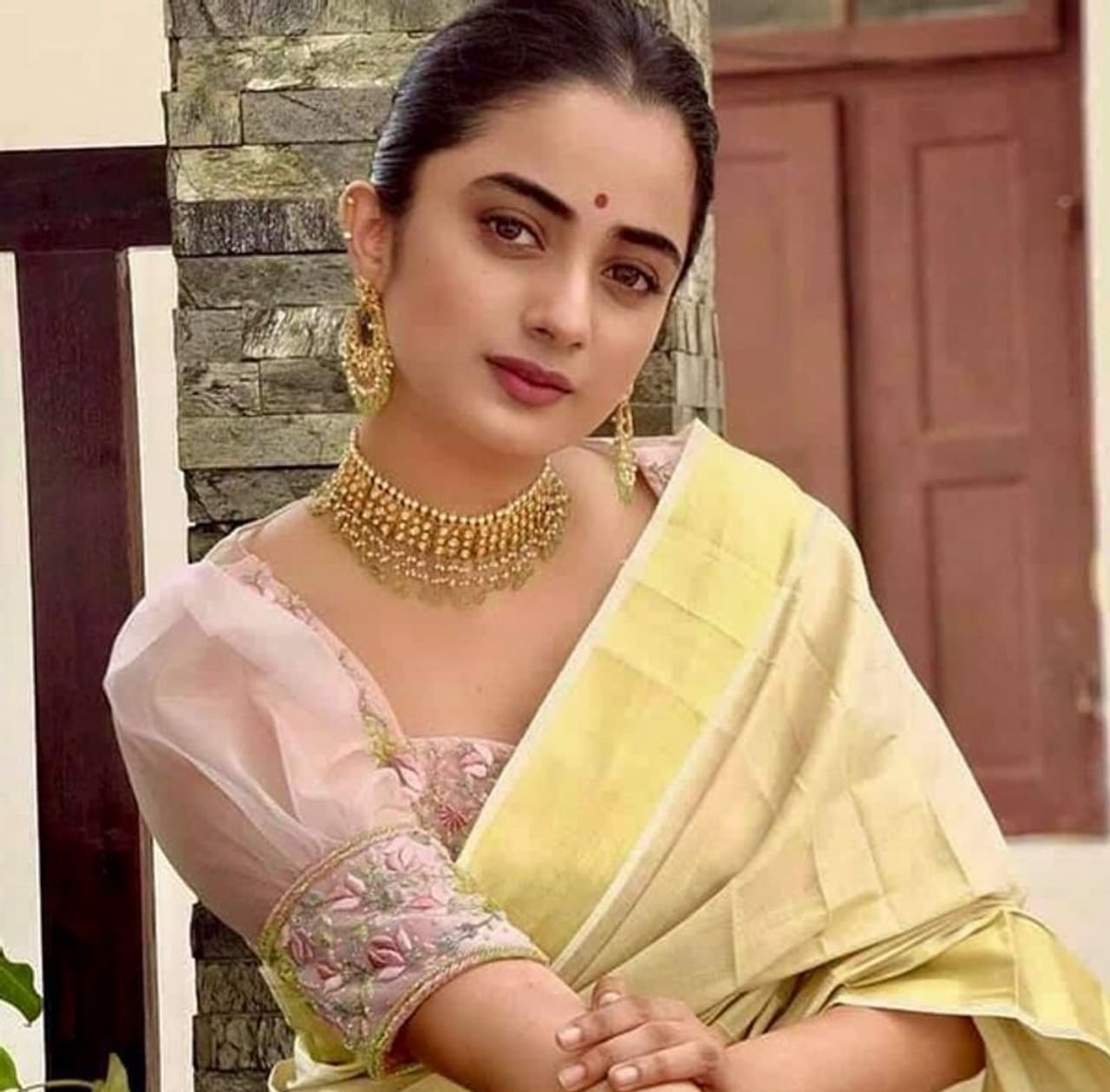 <p>മലയാള സിനിമയുടെ ഗതിമാറ്റിയ ട്രാഫിക് എന്ന ഹിറ്റ് ചിത്രത്തിലൂടെയാണ് നമിത പ്രമോദ് വെള്ളിത്തിരയില് എത്തുന്നത്.</p> <p>മലയാള സിനിമയുടെ ഗതിമാറ്റിയ ട്രാഫിക് എന്ന ഹിറ്റ് ചിത്രത്തിലൂടെയാണ് നമിത പ്രമോദ് വെള്ളിത്തിരയില് എത്തുന്നത്.</p>