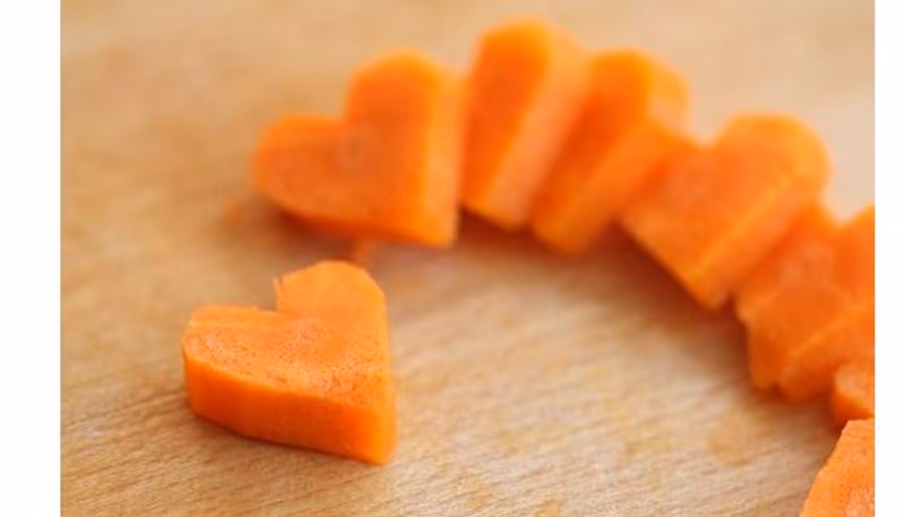 <p><strong>ഒന്ന്...</strong></p><p> </p><p>ഫൈബര് ധാരാളം അടങ്ങിയ കാരറ്റ് കൊളസ്ട്രോള് കുറയ്ക്കാനും ഹൃദയത്തിന്റെ ആരോഗ്യം സംരക്ഷിക്കാനും സഹായിക്കും. </p> <p><strong>ഒന്ന്...</strong></p><p> </p><p>ഫൈബര് ധാരാളം അടങ്ങിയ കാരറ്റ് കൊളസ്ട്രോള് കുറയ്ക്കാനും ഹൃദയത്തിന്റെ ആരോഗ്യം സംരക്ഷിക്കാനും സഹായിക്കും. </p>