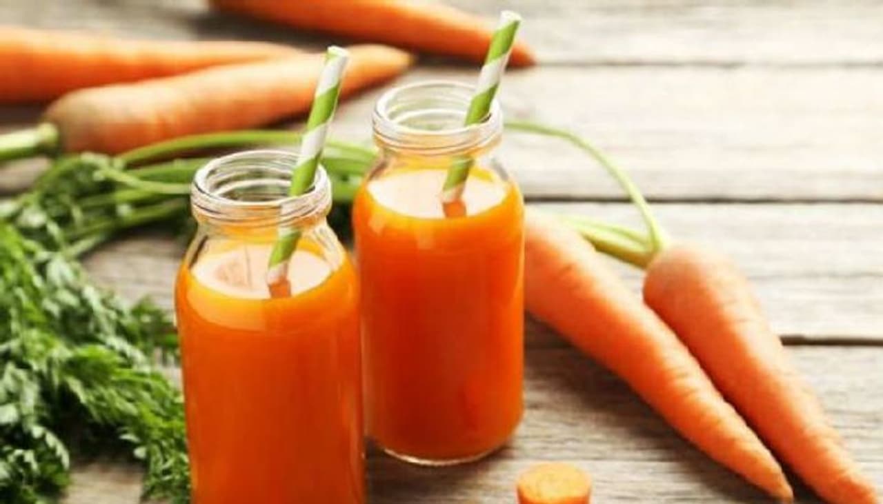 <p><strong>ಕ್ಯಾರೆಟ್ ಜ್ಯೂಸ್:&nbsp;</strong>ಮುಟ್ಟಿನ ನೋವಿಗೆ ಕ್ಯಾರೆಟ್ ಅತ್ಯುತ್ತಮ ನೈಸರ್ಗಿಕ ಪರಿಹಾರಗಳಲ್ಲಿ ಒಂದಾಗಿದೆ, ಏಕೆಂದರೆ ಇದು ಮುಟ್ಟಿನ ಸೆಳೆತವನ್ನು ಪರಿಣಾಮಕಾರಿಯಾಗಿ ಉಪಚರಿಸುತ್ತದೆ.&nbsp;</p>