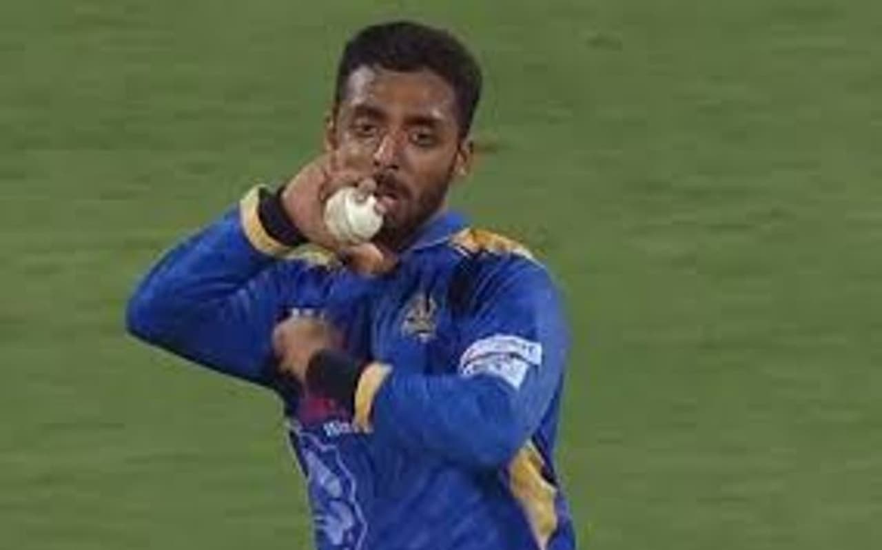 <p>முதல்முறையாக ஐபிஎல் ல் சென்னை சூப்பர் கிங்ஸ் இல்லாத 2016 சீசனில் தொடங்கியது தமிழ்நாடு பிரிமியர் லீக். சென்னை மட்டுமல்லாது திருநெல்வேலி, திண்டுக்கல் என தமிழ்நாட்டின் இரண்டாம் கட்ட நகரங்களுக்கும் கிரிக்கெட் கொண்டு செல்லப்பட்டது</p> <p>முதல்முறையாக ஐபிஎல் ல் சென்னை சூப்பர் கிங்ஸ் இல்லாத 2016 சீசனில் தொடங்கியது தமிழ்நாடு பிரிமியர் லீக். சென்னை மட்டுமல்லாது திருநெல்வேலி, திண்டுக்கல் என தமிழ்நாட்டின் இரண்டாம் கட்ட நகரங்களுக்கும் கிரிக்கெட் கொண்டு செல்லப்பட்டது</p>