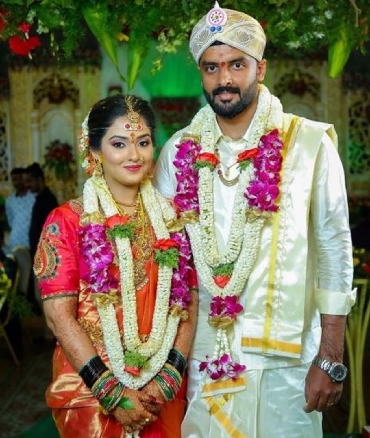 <p>இந்த சீரியலில் கதாநாயகியாக நடித்து, சமீபத்தில் விலகிய நடிகை ஸ்பூர்த்தி கவுடாவுக்கு கடந்த இரு தினங்களுக்கு முன் திருமணம் நடைபெற்றுள்ளது.</p> <p>இந்த சீரியலில் கதாநாயகியாக நடித்து, சமீபத்தில் விலகிய நடிகை ஸ்பூர்த்தி கவுடாவுக்கு கடந்த இரு தினங்களுக்கு முன் திருமணம் நடைபெற்றுள்ளது.</p>