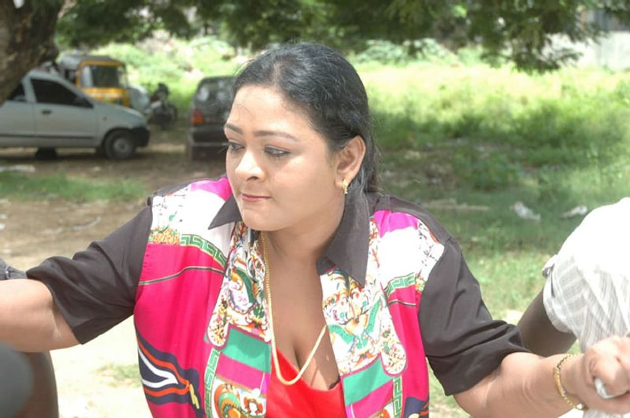 <h2> </h2><p>விஜய் டிவி தொலைக்காட்சியில் ஒளிபரப்பாகி வரும் குக் வித் கோமாளி நிகழ்ச்சி மூலம், மீண்டும் தன்னுடைய செகண்ட் இன்னிங்க்ஸை துவங்கியுள்ளனர் நடிகை ஷகிலா.</p> <h2> </h2><p>விஜய் டிவி தொலைக்காட்சியில் ஒளிபரப்பாகி வரும் குக் வித் கோமாளி நிகழ்ச்சி மூலம், மீண்டும் தன்னுடைய செகண்ட் இன்னிங்க்ஸை துவங்கியுள்ளனர் நடிகை ஷகிலா.</p>