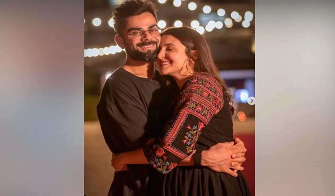 <p><br />అనుష్క శర్మ భర్త విరాట్ కోహ్లీ తన స్నీకర్ల ని శుభ్రం చేసుకుంటున్న ఓ ఫొటోను ఇన్ స్ట్రా గ్రామ్ స్టోరీలో షేర్ చేసింది. విరాట్ కోహ్లీ ఆస్ట్రేలియా వర్సెస్ ఇండియా టెస్ట్ మ్యాచ్ల కోసం ఆస్ట్రేలియా టూర్కు సిద్ధమవుతున్నాడు. ఈ మ్యాచ్ డిసెంబర్ 17 న ఆస్ట్రేలియా అడిలైడ్లో ప్రారంభం కానుంది.</p> <p><br />అనుష్క శర్మ భర్త విరాట్ కోహ్లీ తన స్నీకర్ల ని శుభ్రం చేసుకుంటున్న ఓ ఫొటోను ఇన్ స్ట్రా గ్రామ్ స్టోరీలో షేర్ చేసింది. విరాట్ కోహ్లీ ఆస్ట్రేలియా వర్సెస్ ఇండియా టెస్ట్ మ్యాచ్ల కోసం ఆస్ట్రేలియా టూర్కు సిద్ధమవుతున్నాడు. ఈ మ్యాచ్ డిసెంబర్ 17 న ఆస్ట్రేలియా అడిలైడ్లో ప్రారంభం కానుంది.</p>