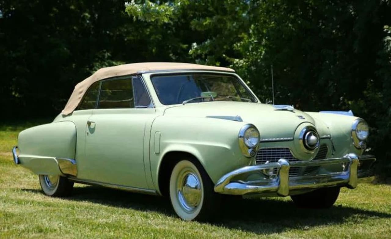 <p> అధ్యక్షుడిగా ఎన్నికైన జో బిడెన్ కార్లలో మధ్యలో పుట్టి పెరిగాడు. జో బిడెన్ తండ్రి డెలావేర్లో 34 సంవత్సరాల పాటు కార్ డీలర్షిప్స్ నిర్వహించాడు. ఇందులో ఎక్కువగా క్రిస్లర్ కార్లు ఉండేవి, తరువాత కొంతకాలం ఫోర్డ్ కార్ల కార్యకలాపాలను కూడా నిర్వహించాడు.<br /> </p> <p> అధ్యక్షుడిగా ఎన్నికైన జో బిడెన్ కార్లలో మధ్యలో పుట్టి పెరిగాడు. జో బిడెన్ తండ్రి డెలావేర్లో 34 సంవత్సరాల పాటు కార్ డీలర్షిప్స్ నిర్వహించాడు. ఇందులో ఎక్కువగా క్రిస్లర్ కార్లు ఉండేవి, తరువాత కొంతకాలం ఫోర్డ్ కార్ల కార్యకలాపాలను కూడా నిర్వహించాడు.<br /> </p>