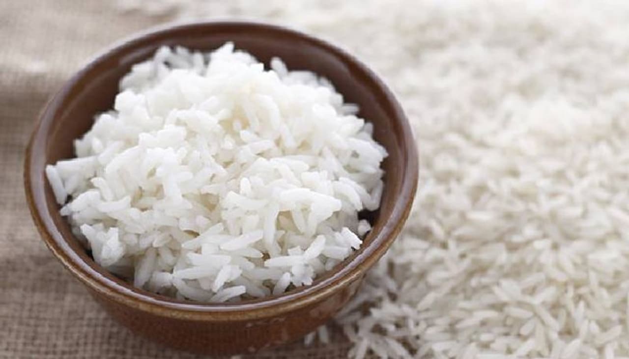 <p><strong>ഒന്ന്...</strong></p><p> </p><p>ഭക്ഷണത്തിൽ കാർബോഹൈട്രേറ്റ് കുറയ്ക്കുന്നതിന് ആവശ്യമായ മുൻകരുതൽ സ്വീകരിക്കുക. അമിതവണ്ണം നിയന്ത്രിക്കാനും പ്രമേഹം നിയന്ത്രിക്കാനും ഇത് സഹായിക്കും. അരിയാഹാരം കുറച്ച്, പച്ചക്കറികളും ആവശ്യമായ നാരുകളുമുള്ള ഭക്ഷണങ്ങള് ഡയറ്റില് ഉള്പ്പെടുത്താം. </p> <p><strong>ഒന്ന്...</strong></p><p> </p><p>ഭക്ഷണത്തിൽ കാർബോഹൈട്രേറ്റ് കുറയ്ക്കുന്നതിന് ആവശ്യമായ മുൻകരുതൽ സ്വീകരിക്കുക. അമിതവണ്ണം നിയന്ത്രിക്കാനും പ്രമേഹം നിയന്ത്രിക്കാനും ഇത് സഹായിക്കും. അരിയാഹാരം കുറച്ച്, പച്ചക്കറികളും ആവശ്യമായ നാരുകളുമുള്ള ഭക്ഷണങ്ങള് ഡയറ്റില് ഉള്പ്പെടുത്താം. </p>