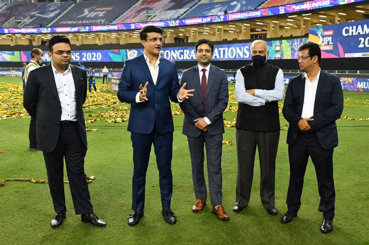 <p>ಕೊರೋನಾ ವೈರಸ್ ಕಾರಣ ಹಲವು ಬಾರಿ ಮುಂದೂಡಿಕೆಯಾಗಿದ್ದ ಐಪಿಎಲ್ ಟೂರ್ನಿಯನ್ನು ಬಿಸಿಸಿಐ ಯಾವುದೇ ಅಡೆ ತಡೆ ಇಲ್ಲದೆ ಯಶಸ್ವಿಯಾಗಿ ಮುಗಿಸಿದೆ</p> <p>ಕೊರೋನಾ ವೈರಸ್ ಕಾರಣ ಹಲವು ಬಾರಿ ಮುಂದೂಡಿಕೆಯಾಗಿದ್ದ ಐಪಿಎಲ್ ಟೂರ್ನಿಯನ್ನು ಬಿಸಿಸಿಐ ಯಾವುದೇ ಅಡೆ ತಡೆ ಇಲ್ಲದೆ ಯಶಸ್ವಿಯಾಗಿ ಮುಗಿಸಿದೆ</p>