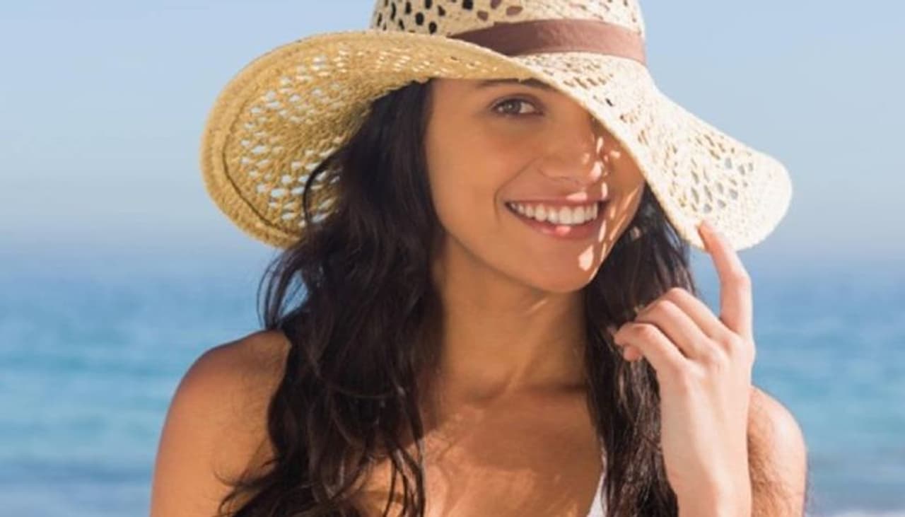 <p> </p><p>സൂര്യപ്രകാശം നേരിട്ട് ഏറെ നേരം കൊള്ളുന്നതില് നിന്നും, മലിനീകരണമുള്ള അന്തരീക്ഷത്തില് നിന്നും മഴവെള്ളത്തില് നിന്നും പൊടിയില് നിന്നുമെല്ലാം ഈ സമയത്ത് മുടിയെ സംരക്ഷിച്ചുനിര്ത്തണം. മുടി 'ഡ്രൈ' ആകാതിരിക്കാനും പൊട്ടിപ്പോകാതിരിക്കാനുമെല്ലാം ഈ ശ്രദ്ധ സഹായകമാകും.<br /> </p><p> </p> <p> </p><p>സൂര്യപ്രകാശം നേരിട്ട് ഏറെ നേരം കൊള്ളുന്നതില് നിന്നും, മലിനീകരണമുള്ള അന്തരീക്ഷത്തില് നിന്നും മഴവെള്ളത്തില് നിന്നും പൊടിയില് നിന്നുമെല്ലാം ഈ സമയത്ത് മുടിയെ സംരക്ഷിച്ചുനിര്ത്തണം. മുടി 'ഡ്രൈ' ആകാതിരിക്കാനും പൊട്ടിപ്പോകാതിരിക്കാനുമെല്ലാം ഈ ശ്രദ്ധ സഹായകമാകും.<br /> </p><p> </p>