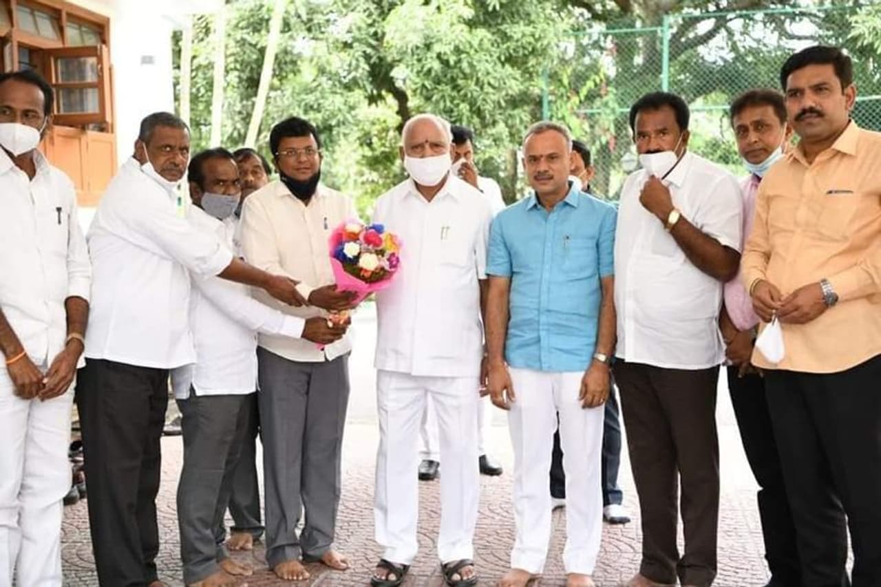 <p>ವಿಧಾನ ಪರಿಷತ್ ಸದಸ್ಯ ಎನ್ ರವಿ ಕುಮಾರ್ ಹಾಗೂ ರಾಜ್ಯ ಬಿಜೆಪಿ ಉಪಾಧ್ಯಕ್ಷ ಬಿವೈ ವಿಜಯೇಂದ್ರ ಶಿರಾ ಉಪಚುನಾವಣೆಯಲ್ಲಿ ಪಕ್ಷವನ್ನ ಗೆಲ್ಲಿಸುವಲ್ಲಿ ಯಶಸ್ವಿಯಾಗಿದ್ದು, ಇದೀಗ ಮತ್ತೆರೆಡು ಬೈ ಎಲೆಕ್ಷನ್ ಅಖಾಡಕ್ಕಿಳಿದಿದ್ದಾರೆ.</p>