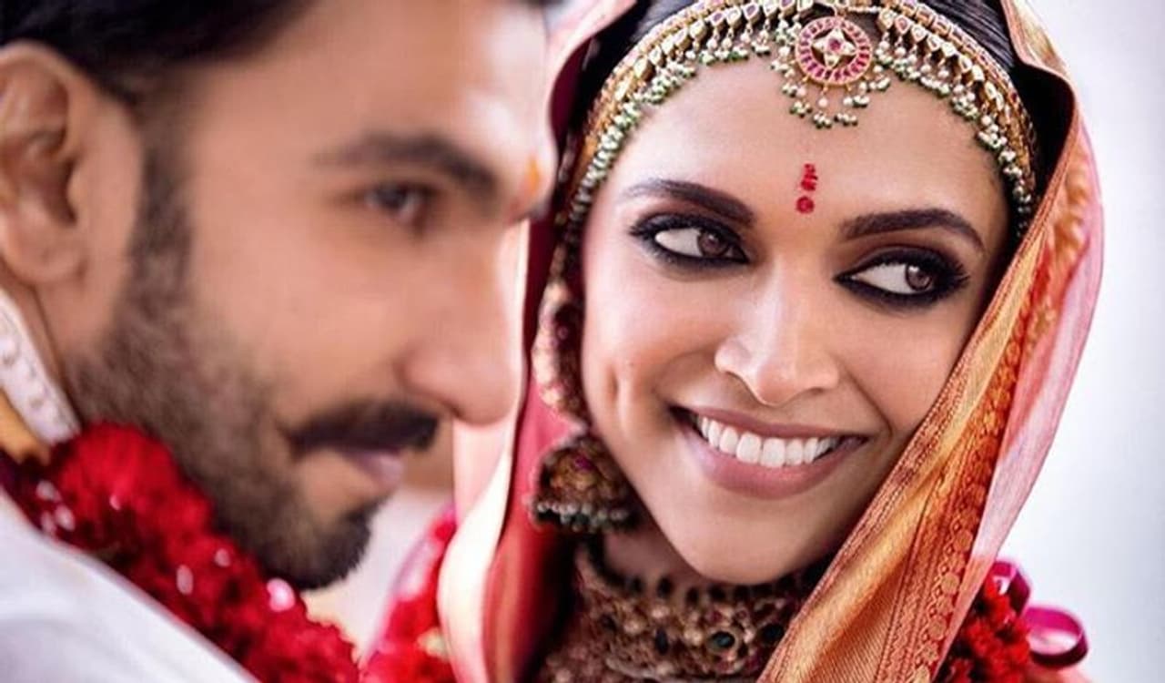 <p style="text align: justify;">We all were in awe when Deepika Padukone and Ranveer Singh's wedding pictures were out on the internet. One couldn't take their eyes off Deepika's dewy skin, vibrant smile, and bridal glow that stunned everyone. Well, do you know the actress got a diet plan curated before her wedding? take a look.</p><p> </p> <p style="text align: justify;">We all were in awe when Deepika Padukone and Ranveer Singh's wedding pictures were out on the internet. One couldn't take their eyes off Deepika's dewy skin, vibrant smile, and bridal glow that stunned everyone. Well, do you know the actress got a diet plan curated before her wedding? take a look.</p><p> </p>