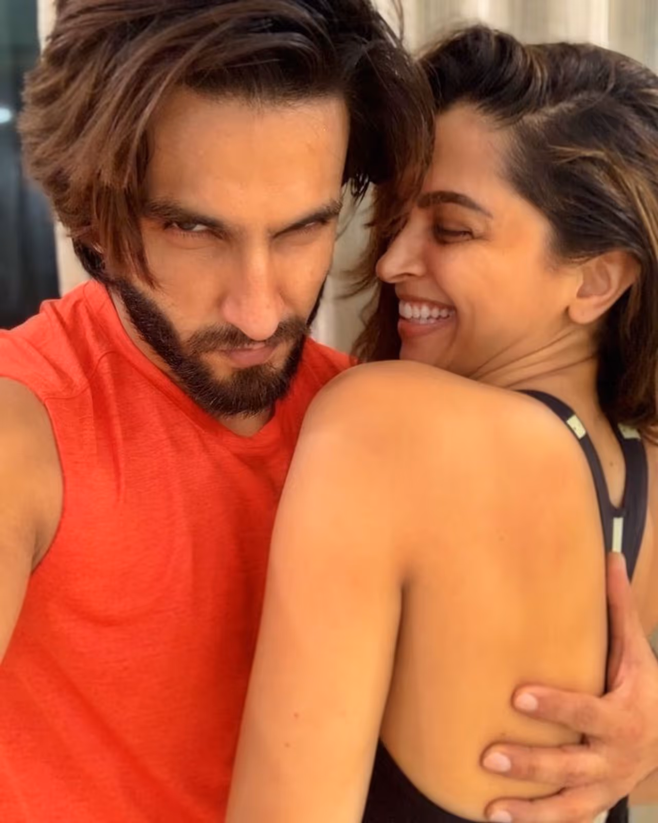 <p>ಬಾಲಿವುಡ್ನ ಲವ್ಲಿ ಕಪಲ್ ದೀಪಿಕಾ ಪಡುಕೋಣೆ ಮತ್ತು ರಣವೀರ್ ಸಿಂಗ್ ತಮ್ಮ ಪ್ರೀತಿ ಮತ್ತು ಸಂಬಂಧಗಳಿಂದ ಹಲವರಿಗೆ ರೋಲ್ ಮಾಡೆಲ್ ಆಗಿದ್ದಾರೆ.</p> <p>ಬಾಲಿವುಡ್ನ ಲವ್ಲಿ ಕಪಲ್ ದೀಪಿಕಾ ಪಡುಕೋಣೆ ಮತ್ತು ರಣವೀರ್ ಸಿಂಗ್ ತಮ್ಮ ಪ್ರೀತಿ ಮತ್ತು ಸಂಬಂಧಗಳಿಂದ ಹಲವರಿಗೆ ರೋಲ್ ಮಾಡೆಲ್ ಆಗಿದ್ದಾರೆ.</p>