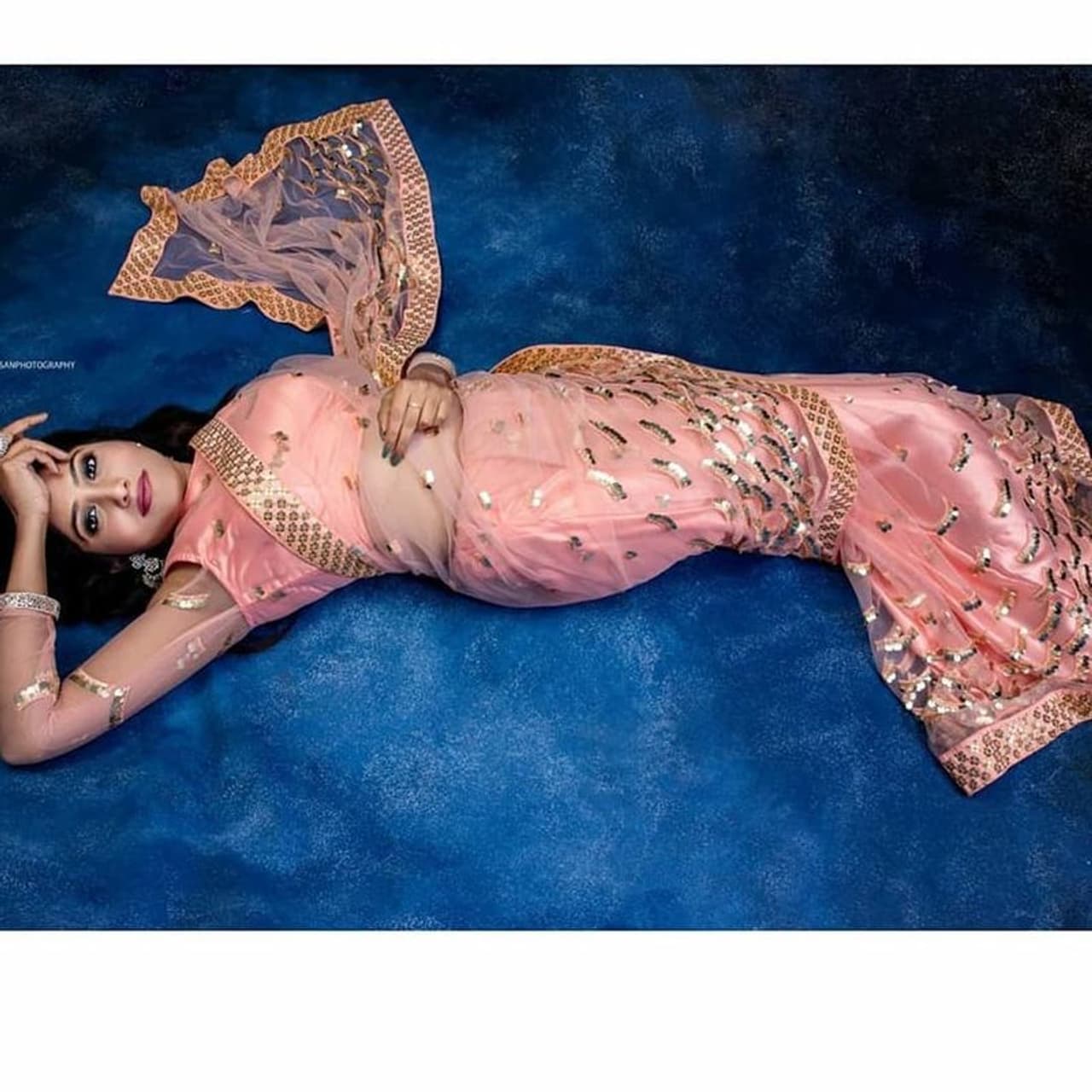 <h2> </h2><p>ஜல்லிக்கட்டு போராட்டத்தின் போது விதவிதமாக கோஷம் போட்டு மீடியாக்களின் கவனத்தை ஈர்த்தவர் ஜூலி. வீரத்தமிழச்சி என்ற பட்டப்பெயரையும் கொடுத்து ரசிகர்கள் கொண்டாடினார்கள். </p> <h2> </h2><p>ஜல்லிக்கட்டு போராட்டத்தின் போது விதவிதமாக கோஷம் போட்டு மீடியாக்களின் கவனத்தை ஈர்த்தவர் ஜூலி. வீரத்தமிழச்சி என்ற பட்டப்பெயரையும் கொடுத்து ரசிகர்கள் கொண்டாடினார்கள். </p>