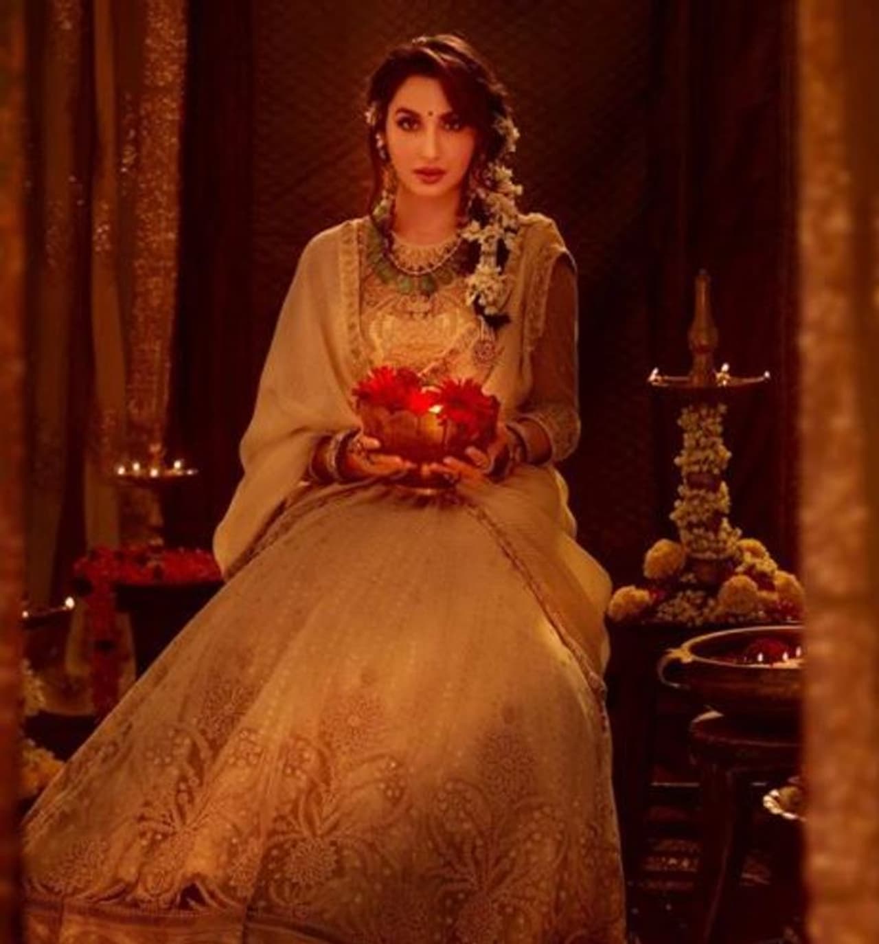 <p>ഇപ്പോൾ ദീപാവലി ഫോട്ടോഷൂട്ടിൽ നിന്നുള്ള ചിത്രങ്ങളാണ് നോറ പോസ്റ്റ് ചെയ്തിരിക്കുന്നത്. </p> <p>ഇപ്പോൾ ദീപാവലി ഫോട്ടോഷൂട്ടിൽ നിന്നുള്ള ചിത്രങ്ങളാണ് നോറ പോസ്റ്റ് ചെയ്തിരിക്കുന്നത്. </p>