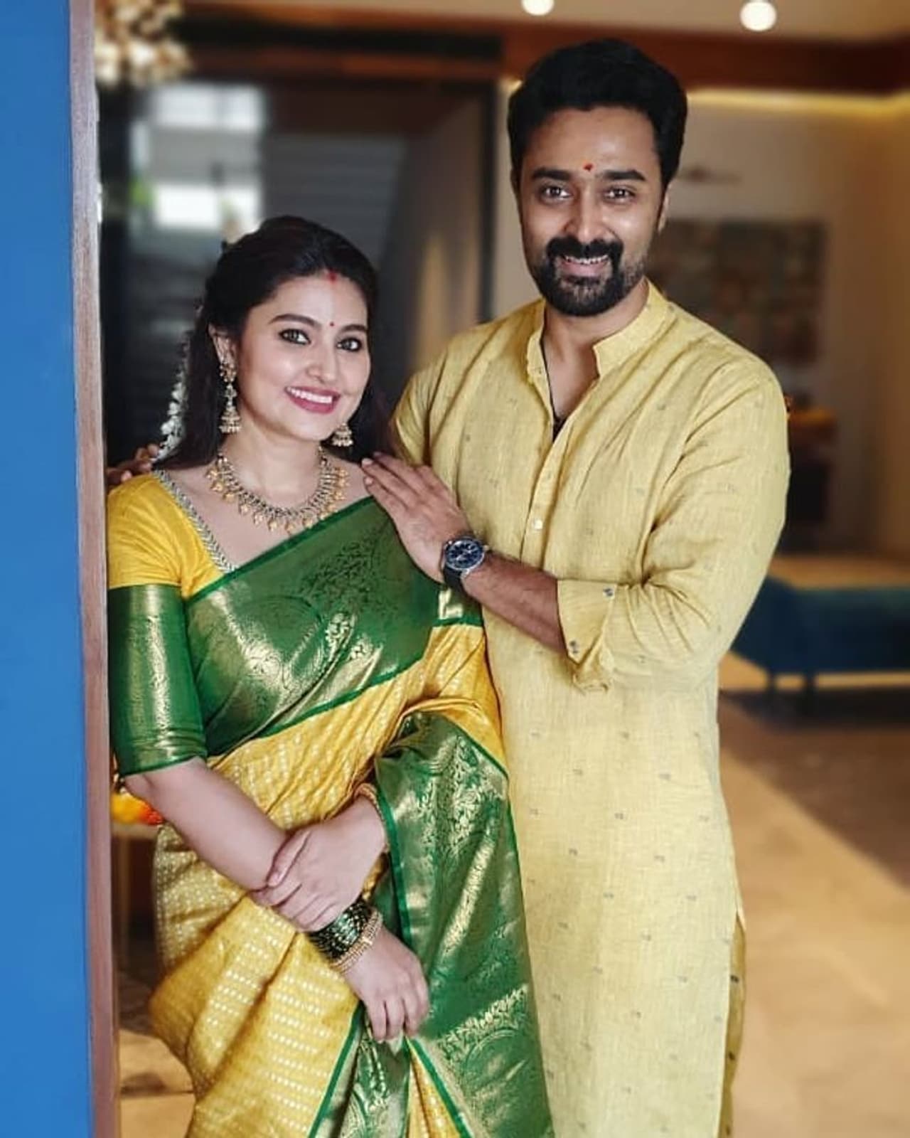 <p>நடிகர் பிரசன்னா, புன்னகை அரசி சினேகாவை கடந்த 2012ம் ஆண்டு காதலித்து திருமணம் செய்து கொண்டார். இந்த நட்சத்திர காதல் தம்பதிக்கு தற்போது 4 வயதில் விஹான் என்ற மகன் உள்ளார்.</p> <p>நடிகர் பிரசன்னா, புன்னகை அரசி சினேகாவை கடந்த 2012ம் ஆண்டு காதலித்து திருமணம் செய்து கொண்டார். இந்த நட்சத்திர காதல் தம்பதிக்கு தற்போது 4 வயதில் விஹான் என்ற மகன் உள்ளார்.</p>