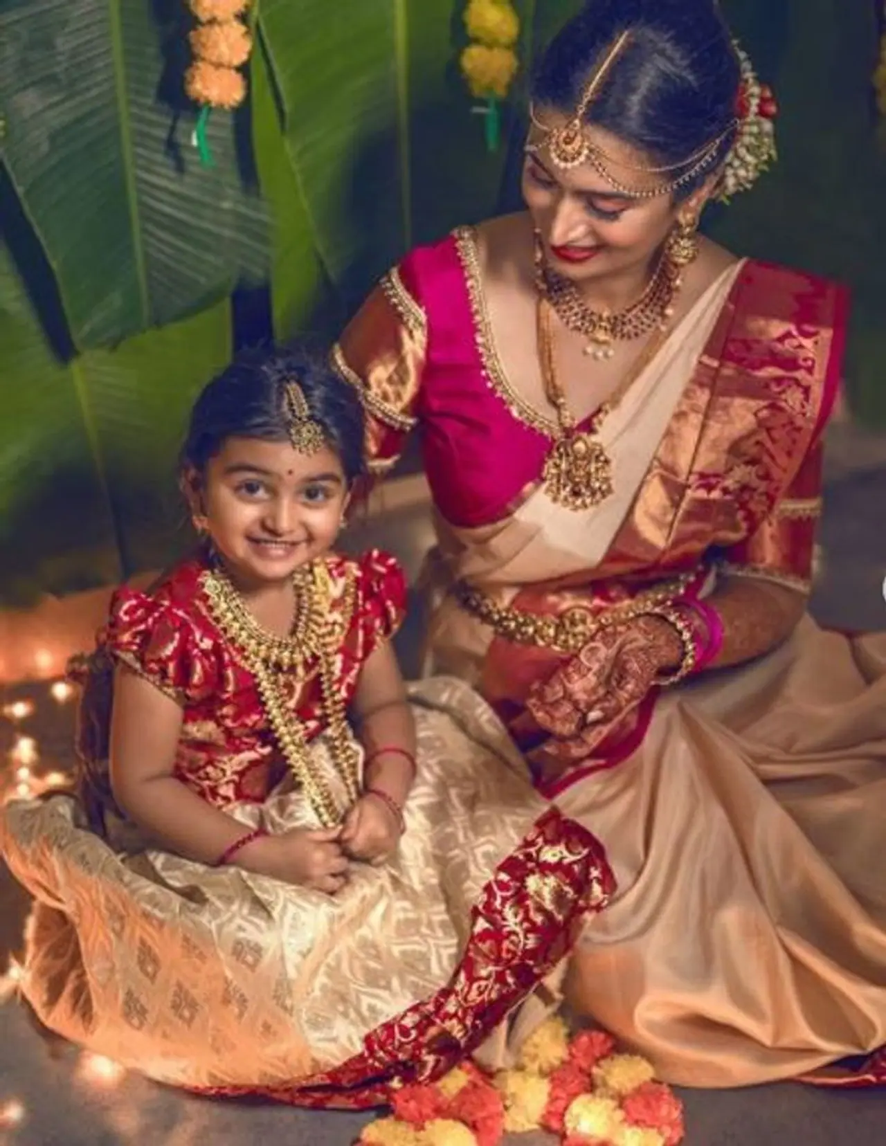 <p>ದೀಪಾವಳಿಗೆ ಮಗಳ ಜೊತೆ ಸ್ಪೇಷನ್ ಫೋಟೋಶೂಟ್ ಮಾಡಿಸಿದ ನಟಿ ಶ್ವೇತಾ.</p> <p>ದೀಪಾವಳಿಗೆ ಮಗಳ ಜೊತೆ ಸ್ಪೇಷನ್ ಫೋಟೋಶೂಟ್ ಮಾಡಿಸಿದ ನಟಿ ಶ್ವೇತಾ.</p>