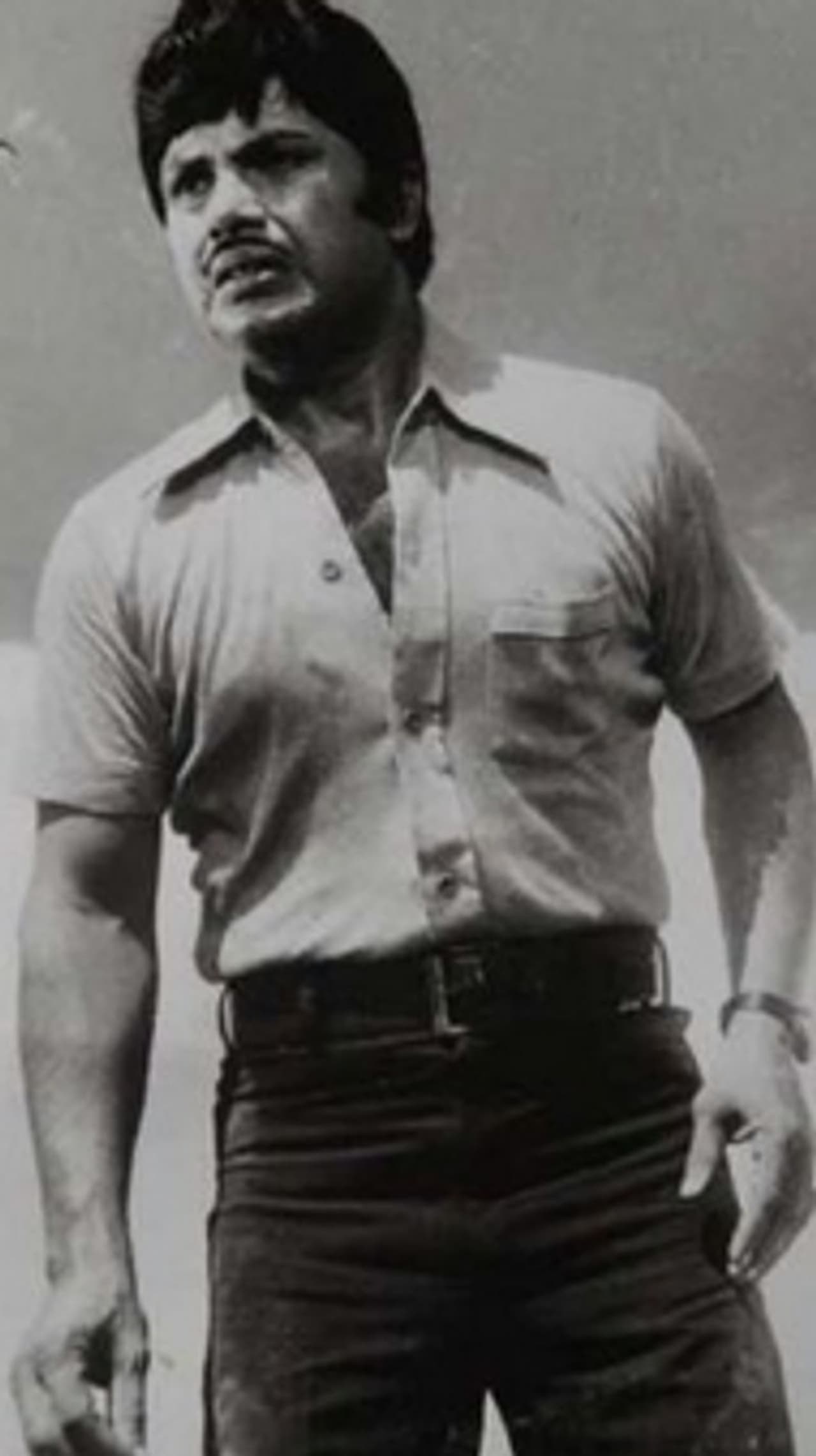 <p>കൃഷ്ണൻ നായര് എന്ന ജയൻ നേവി ഉദ്യോഗസ്ഥനായി മികവ് കാട്ടിയതിന് ശേഷമാണ് വെള്ളിത്തിരിയിലെത്തുന്നത്.</p> <p>കൃഷ്ണൻ നായര് എന്ന ജയൻ നേവി ഉദ്യോഗസ്ഥനായി മികവ് കാട്ടിയതിന് ശേഷമാണ് വെള്ളിത്തിരിയിലെത്തുന്നത്.</p>