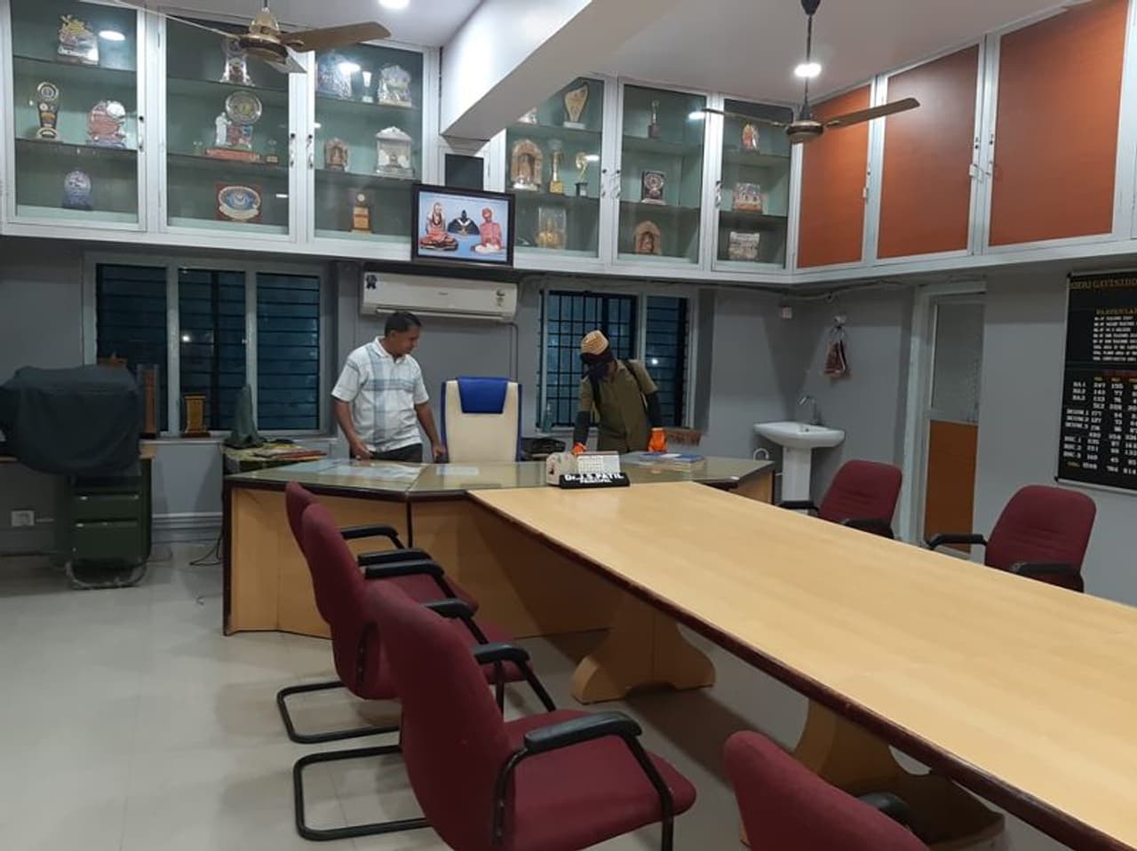 <p>ಇಂದಿನಿಂದ ರಾಜ್ಯದಲ್ಲಿ ಕಾಲೇಜುಗಳು ರೀ ಓಪನ್</p><p>&nbsp;</p>