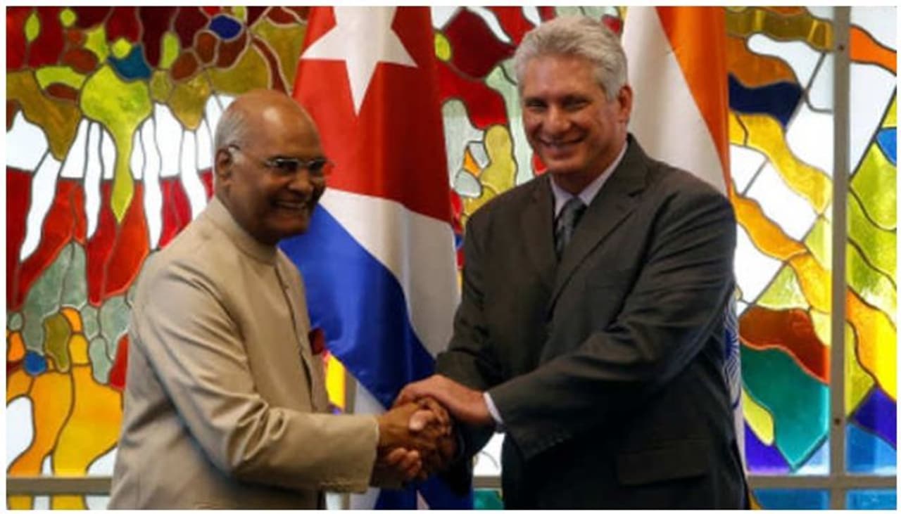 <p>ഇന്ത്യയുമായി ക്യൂബ നയതന്ത്ര സൗഹൃദം സ്ഥാപിക്കുന്നത് 1960 ജനുവരി 12 നാണ്. അന്നുതൊട്ടിങ്ങോട്ട് ഇരു രാജ്യങ്ങളുടെയും കേന്ദ്ര ഗവണ്മെന്റുകളും സംസ്ഥാനങ്ങളും &nbsp;നയതന്ത്രപ്രതിനിധികളും തമ്മിൽ തികഞ്ഞ സൗഹൃദഭാവമാണ് ഉണ്ടായിട്ടുള്ളത്. ലോകനന്മയും, അന്താരാഷ്ട്രതലത്തിലുള്ള വ്യാപാര സൗഹൃദവും ആരോഗ്യ രംഗത്തെ സഹകരണങ്ങളും ഒക്കെയായി വളരെ പ്രധാനപ്പെട്ട പല കൊടുക്കൽ വാങ്ങലുകളും അന്നുതൊട്ടിങ്ങോട്ട് ഇരു രാജ്യങ്ങൾക്കിടയിലും ഉണ്ടായിട്ടുണ്ട്.&nbsp;</p><p>ഈ വർഷം ഇന്ത്യൻ പ്രസിഡന്റ് നടത്തിയ അന്താരാഷ്ട്ര പര്യടനത്തിൽ ക്യൂബയിലേക്കുള്ള സന്ദർശനവും ഉണ്ടായിരുന്നു. ഇത് ക്യൂബയുമായുള്ള ഇന്ത്യൻ സൗഹൃദം എത്ര മുൻഗണനയോടെയാണ് ഇന്ത്യൻ കണക്കിലെടുത്തിട്ടുള്ളത് എന്നതിന്റെ കൂടി സൂചനയാണ്. ഈ സന്ദർശനത്തിൽ പ്രസിഡന്റ് ആരോഗ്യരംഗത്തെ സഹവർത്തിത്വത്തിനുള്ള സാദ്ധ്യതകൾ അടിവരയിട്ടു പറഞ്ഞുകഴിഞ്ഞു.&nbsp;</p>