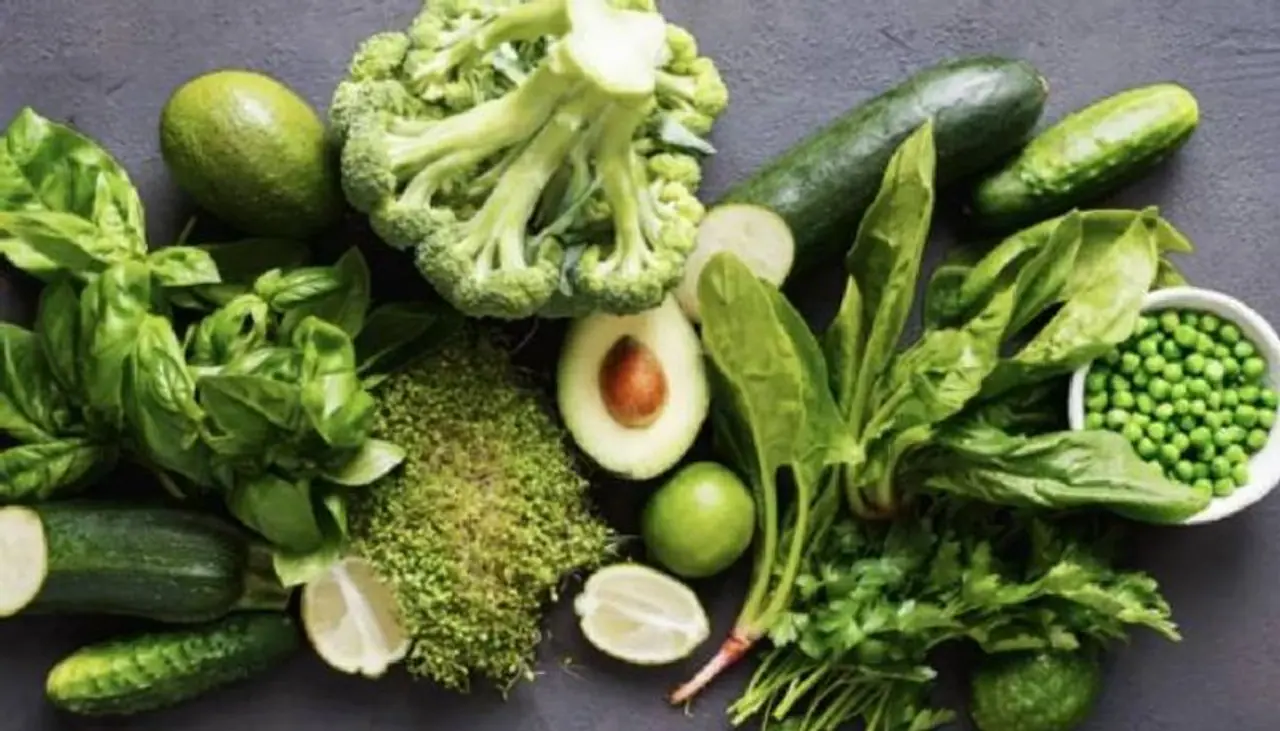 <p style="text align: justify;">ಈ ಸೀಕ್ರೆಟ್ಸ್ ಗಳು ಕಿಚನ್ ಹ್ಯಾಕ್ ಗಳು ಇದರ ಬಗ್ಗೆ ಪ್ರತಿಯೊಬ್ಬರೂ ತಿಳಿದುಕೊಂಡಿದ್ದರೆ. ನಿಮಗೆ ಅಡುಗೆ ಮಾಡುವಾಗ ಸುಲಭವಾಗುತ್ತದೆ. ಇಲ್ಲವಾದರೆ ಪ್ರತಿ ಬಾರಿ ತೆಗೆದಿಟ್ಟ ವಸ್ತುಗಳು ಹಾಳಾಗುತ್ತವೆ ಇಲ್ಲವೇ ಬಾಡಿ ಹೋಗುತ್ತವೆ. ಹಾಗಿದ್ರೆ ಅದಕ್ಕಾಗಿ ಏನು ಮಾಡಬೇಕು ನೋಡೋಣ..&nbsp;</p>