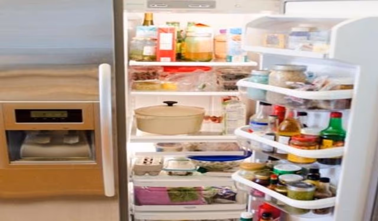 <p>ಹೌದು ಎಲ್ಲಾ ವಸ್ತುಗಳಿಗೂ ಇಂತಿಷ್ಟು ದಿನ ಎಂದು ಕೊನೆಯ ದಿನ ಇದ್ದೇ ಇರುತ್ತದೆ. ಹಾಗೆ ಫ್ರಿಜ್ನಲ್ಲಿ ಇಟ್ಟ ವಸ್ತುಗಳೂ ಕೆಟ್ಟು ಹೋಗುತ್ತವೆ. ಇಂದು ಫ್ರಿಡ್ಜ್ನಲ್ಲಿ ಇಡಬೇಕಾದ ಸಾಮಾನ್ಯ ವಸ್ತುಗಳ ಎಕ್ಸ್ ಪೈರಿ ದಿನಾಂಕದ ಬಗ್ಗೆ ಇಲ್ ಹೇಳುತ್ತೇವೆ ನೋಡಿ.</p> <p>ಹೌದು ಎಲ್ಲಾ ವಸ್ತುಗಳಿಗೂ ಇಂತಿಷ್ಟು ದಿನ ಎಂದು ಕೊನೆಯ ದಿನ ಇದ್ದೇ ಇರುತ್ತದೆ. ಹಾಗೆ ಫ್ರಿಜ್ನಲ್ಲಿ ಇಟ್ಟ ವಸ್ತುಗಳೂ ಕೆಟ್ಟು ಹೋಗುತ್ತವೆ. ಇಂದು ಫ್ರಿಡ್ಜ್ನಲ್ಲಿ ಇಡಬೇಕಾದ ಸಾಮಾನ್ಯ ವಸ್ತುಗಳ ಎಕ್ಸ್ ಪೈರಿ ದಿನಾಂಕದ ಬಗ್ಗೆ ಇಲ್ ಹೇಳುತ್ತೇವೆ ನೋಡಿ.</p>