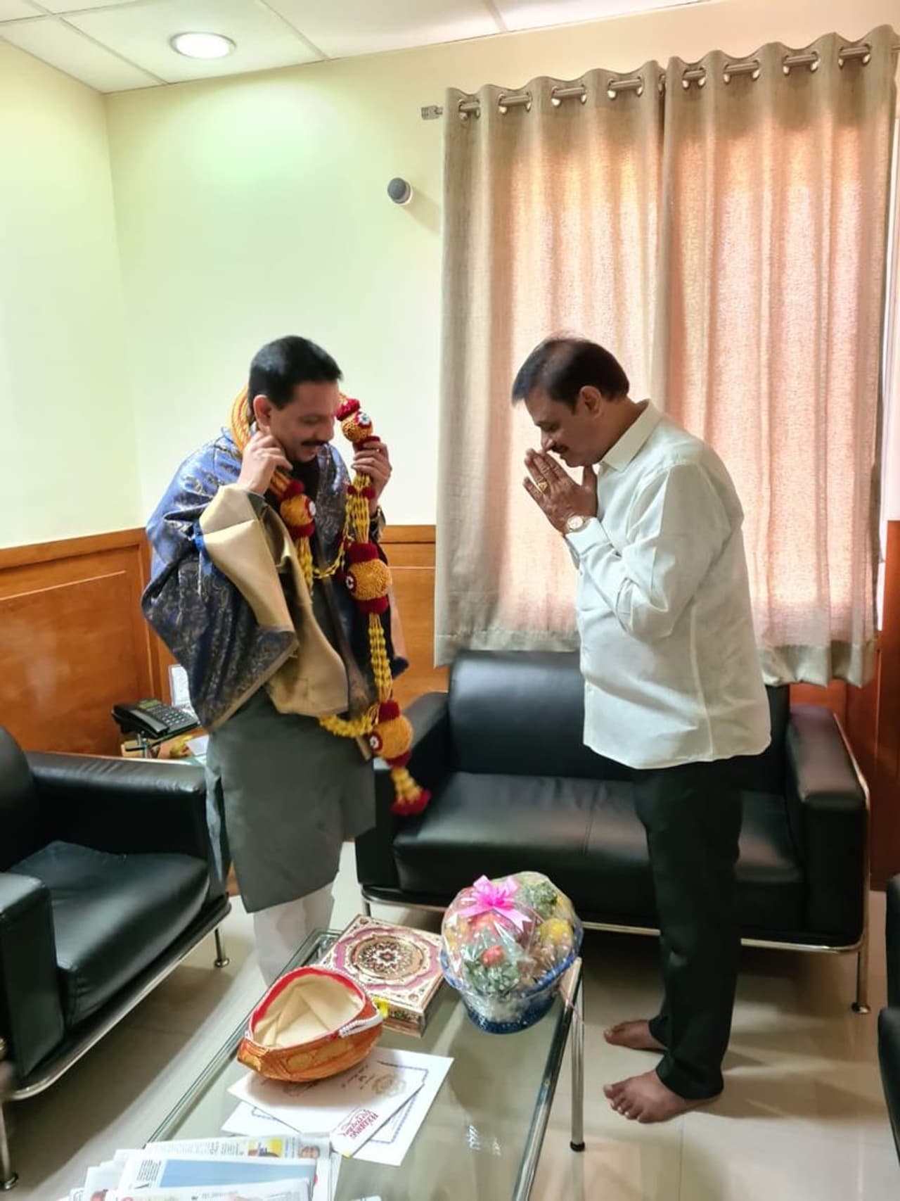 <p>ಬಿಜೆಪಿ ರಾಜ್ಯಾಧ್ಯಕ್ಷ ನಳಿನ್ ಕುಮಾರ್ ಕಟೀಲ್ ಭೇಟಿ ಮಾಡಿದ ಬಿಜೆಪಿ ಶಾಸಕ ಮುನಿರತ್ನ</p><p>&nbsp;</p>