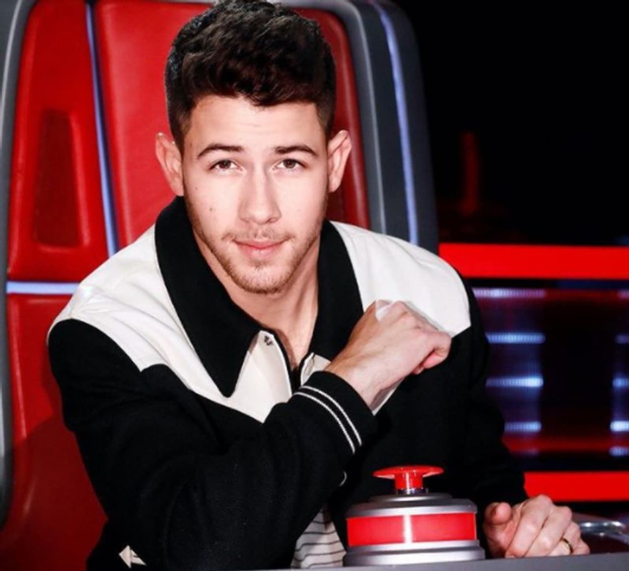 <p>ನಟ ಮತ್ತು ಸಿಂಗರ್ ನಿಕ್ ಜೋನಸ್ ಪೀಪಲ್ಸ್ ಮ್ಯಾಗಝೀನ್ನ ಸೆಕ್ಸಿಯೆಸ್ಟ್ ಪುರುಷರ ಪಟ್ಟಿಯಲ್ಲಿ ಸ್ಥಾನ ಪಡೆದಿದ್ದಾರೆ.</p> <p>ನಟ ಮತ್ತು ಸಿಂಗರ್ ನಿಕ್ ಜೋನಸ್ ಪೀಪಲ್ಸ್ ಮ್ಯಾಗಝೀನ್ನ ಸೆಕ್ಸಿಯೆಸ್ಟ್ ಪುರುಷರ ಪಟ್ಟಿಯಲ್ಲಿ ಸ್ಥಾನ ಪಡೆದಿದ್ದಾರೆ.</p>