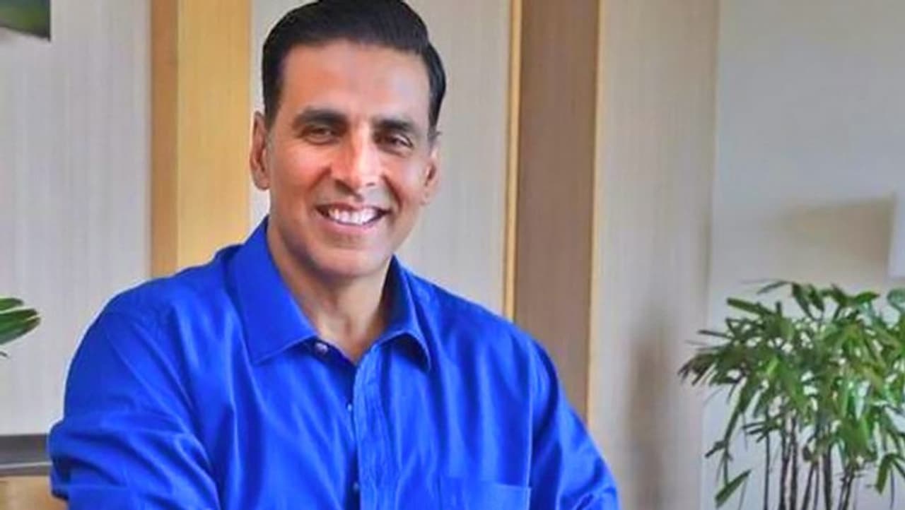<p>The Khiladi of Bollywood who will be soon seen in Rajinikanth's 2.0 has an interesting story behind changing his original name, from Rajiv Bhatia to Akshay Kumar.</p><p>&nbsp;</p>