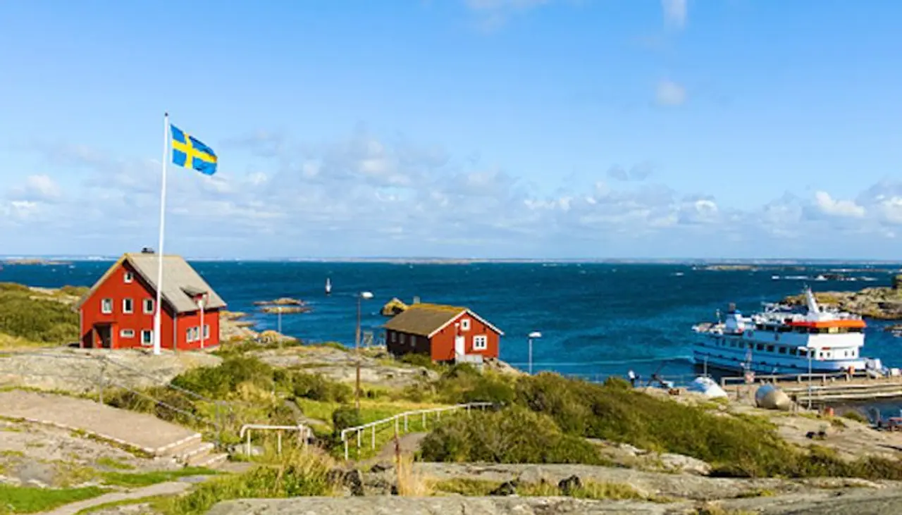 <p><strong>Sweden has more islands than any other country.</strong></p><p> </p><p>With over 2,21,800 islands, Sweden is thought to have more islands than any other country in the world. But only about 1,000 of them are inhabited.</p> <p><strong>Sweden has more islands than any other country.</strong></p><p> </p><p>With over 2,21,800 islands, Sweden is thought to have more islands than any other country in the world. But only about 1,000 of them are inhabited.</p>