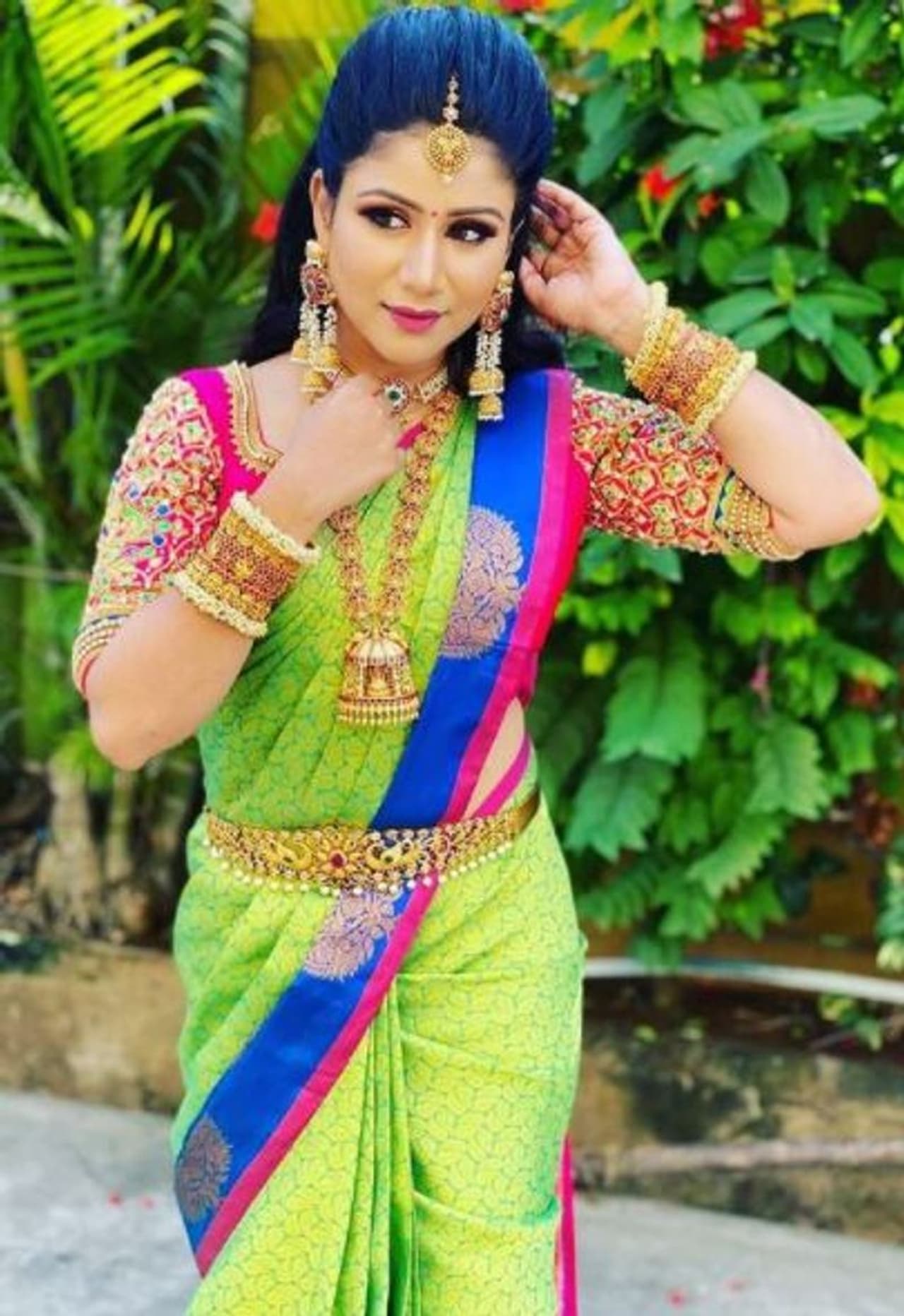 <h2> </h2><p>விஜய் தொலைக்காட்சியில் பிரபலமாக ஓடிய சீரியல்களில் மிகவும் முக்கியமானது ‘ராஜா ராணி’. இந்த சீரியலில் காதலர்களாக நடித்த சஞ்சீவ், ஆல்யா மானசா ஜோடி நிஜத்திலும் காதல் வசப்பட்டு திருமணம் செய்து கொண்டனர். </p> <h2> </h2><p>விஜய் தொலைக்காட்சியில் பிரபலமாக ஓடிய சீரியல்களில் மிகவும் முக்கியமானது ‘ராஜா ராணி’. இந்த சீரியலில் காதலர்களாக நடித்த சஞ்சீவ், ஆல்யா மானசா ஜோடி நிஜத்திலும் காதல் வசப்பட்டு திருமணம் செய்து கொண்டனர். </p>