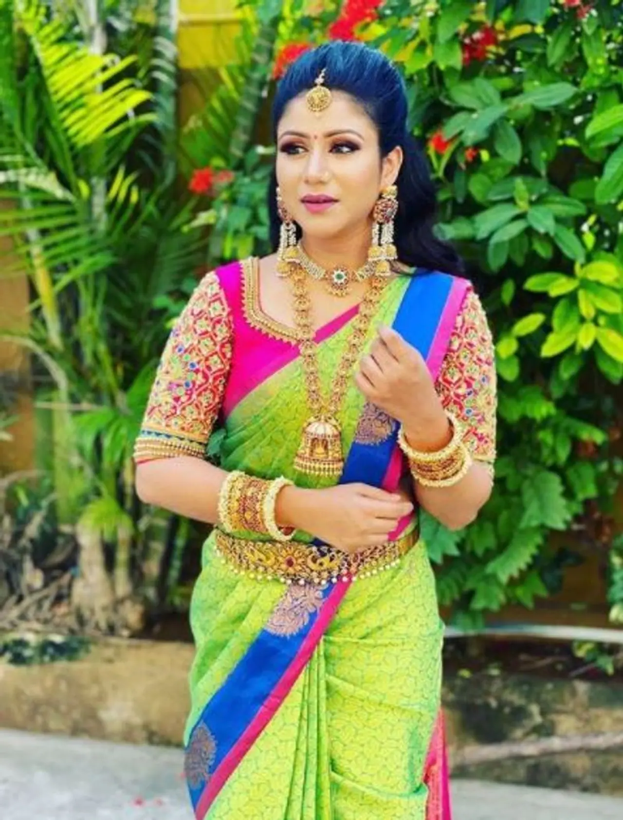 <p>விஜய் தொலைக்காட்சியில் ஒளிபரப்பான ராஜா ராணி சீரியல் மூலமாக ரசிகர்கள் மத்தியில் பிரபலமானது சஞ்சீவ் ஆல்யா மானசா ஜோடி. சீரியலில் செம்பா என்ற கதாபத்திரத்தில் ஆல்யா மானசாவும் கார்த்தி என்ற கதாபாத்திரத்தில் சஞ்சீவ்வும் நடித்திருந்தனர்.<br /> </p> <p>விஜய் தொலைக்காட்சியில் ஒளிபரப்பான ராஜா ராணி சீரியல் மூலமாக ரசிகர்கள் மத்தியில் பிரபலமானது சஞ்சீவ் ஆல்யா மானசா ஜோடி. சீரியலில் செம்பா என்ற கதாபத்திரத்தில் ஆல்யா மானசாவும் கார்த்தி என்ற கதாபாத்திரத்தில் சஞ்சீவ்வும் நடித்திருந்தனர்.<br /> </p>