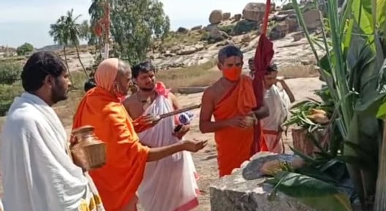 <p>ಕೊಪ್ಪಳ ಜಿಲ್ಲೆಯ ಗಂಗಾವತಿ ತಾಲೂಕಿನಲ್ಲಿರುವ ಅಂಜನಾದ್ರಿ ಬೆಟ್ಟ&nbsp;</p>