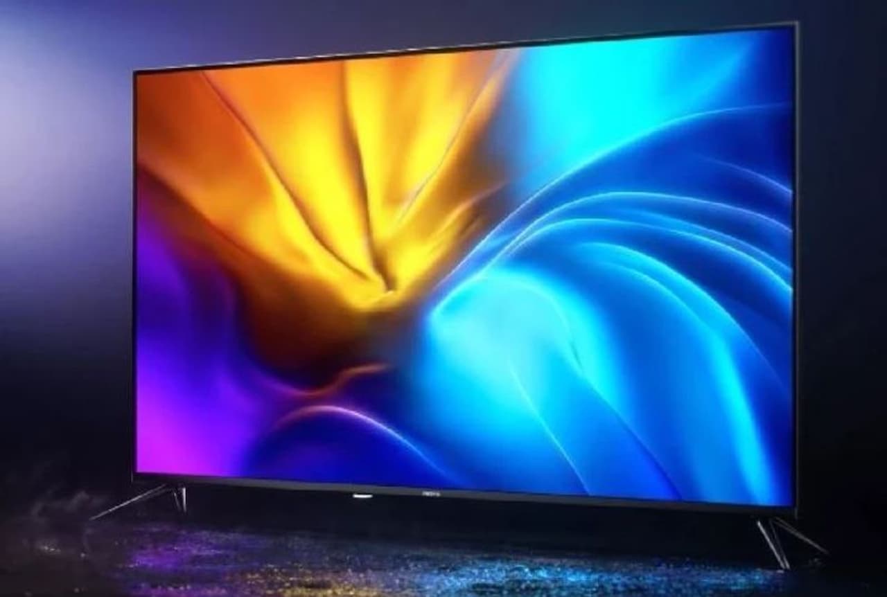 <p>రియల్ మీ స్మార్ట్ టీవీ ఎస్‌ఎల్‌ఈ‌డి 4కే</p><p>ఈ‌ టీవీ 55 అంగుళాల రియాలిటీ సినిమాటిక్ వ్యూతో వస్తుంది. ఈ టీవీలో ఎస్‌ఎల్‌ఈ‌డి టెక్నాలజి &nbsp;అందించారు, ఇది ప్రపంచంలో ఏ టీవీలోనూ అందుబాటులో లేదు. ఎస్‌ఎల్‌ఈ‌డి 4కే స్మార్ట్ టీవీకి ఖచ్చితమైన రంగులు, మెరుగైన కంటి సంరక్షణ ఇస్తుంది. ఈ టీవీలో మీకు 108 శాతం ఎన్‌టీఎస్‌సీ వైజ్ కలర్, క్రోమా బూస్ట్ లభిస్తాయి. ఈ టీవీలో డాల్బీ అట్మోస్ సపోర్ట్తో &nbsp;24 వాట్ల క్వాడ్ స్టీరియో స్పీకర్స్ ఉన్నాయి. దీనిలో ఆండ్రాయిడ్ పై 9.0తో పనిచేస్తుది. ఈ &nbsp;రియల్ టీవీ ధర రూ .42,999.</p><p>&nbsp;<br />&nbsp;</p>