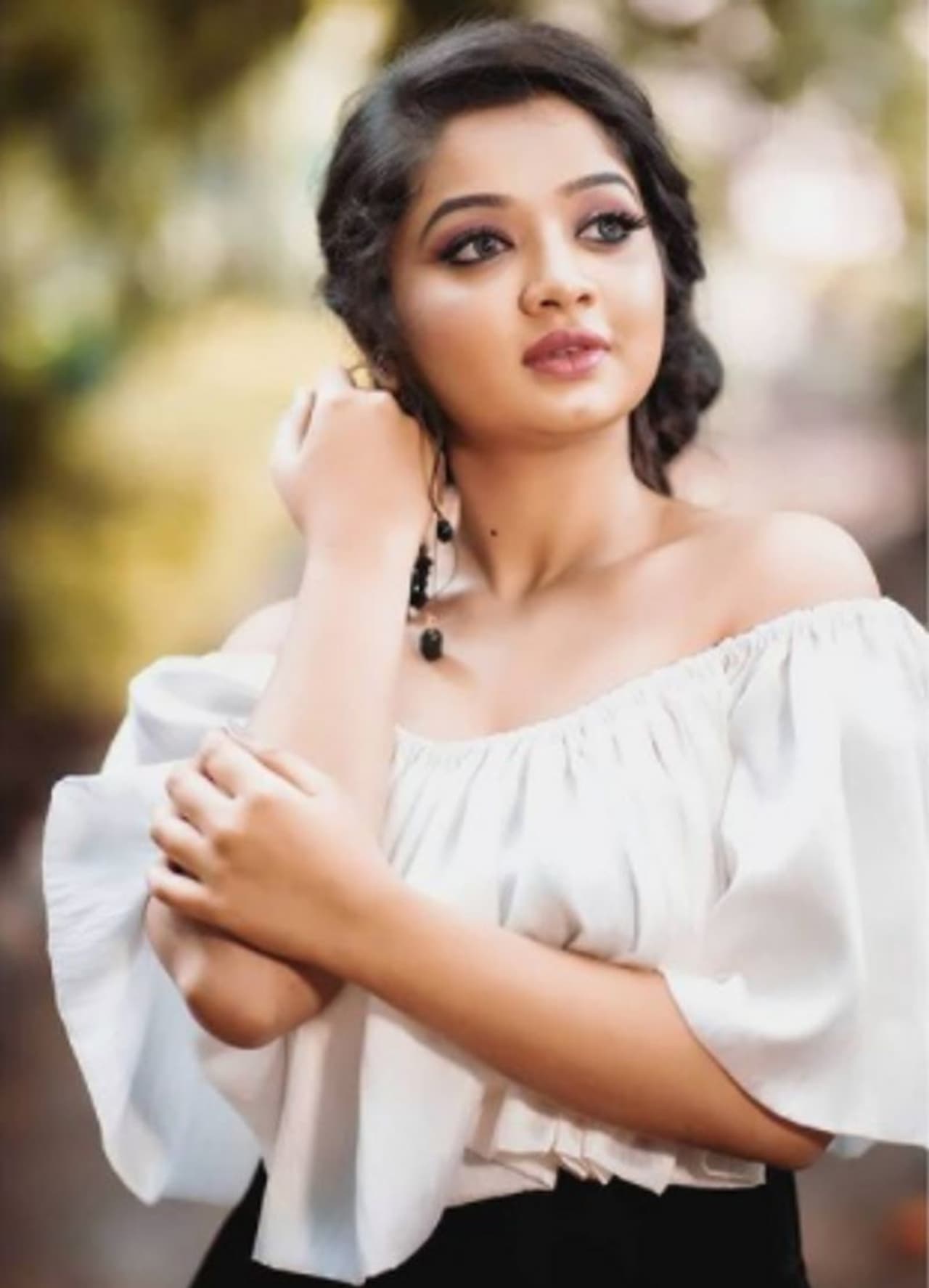 <p>ಝೀ ಕನ್ನಡ ವಾಹಿನಿಯಲ್ಲಿ ಪ್ರಸಾರವಾಗುವ ಜನಪ್ರಿಯ ಧಾರವಾಹಿ ಗಟ್ಟಿಮೇಳದ ನಟಿ ಈಕೆ</p>