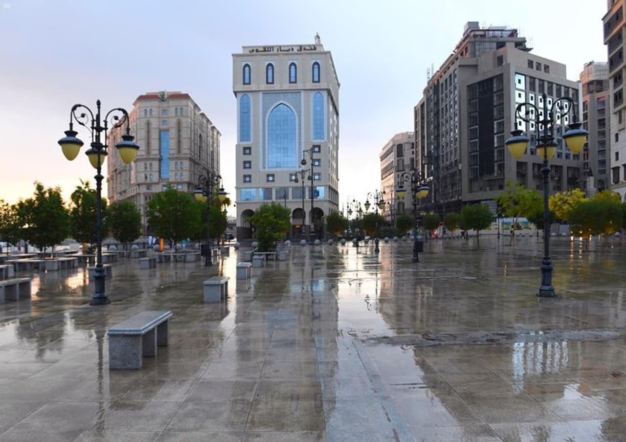 <p>ശൈത്യത്തിലേക്കുള്ള കാലാവസ്ഥ മാറ്റത്തിന്റെ സൂചനയാണെന്നാണ് കരുതുന്നത്.</p> <p>ശൈത്യത്തിലേക്കുള്ള കാലാവസ്ഥ മാറ്റത്തിന്റെ സൂചനയാണെന്നാണ് കരുതുന്നത്.</p>