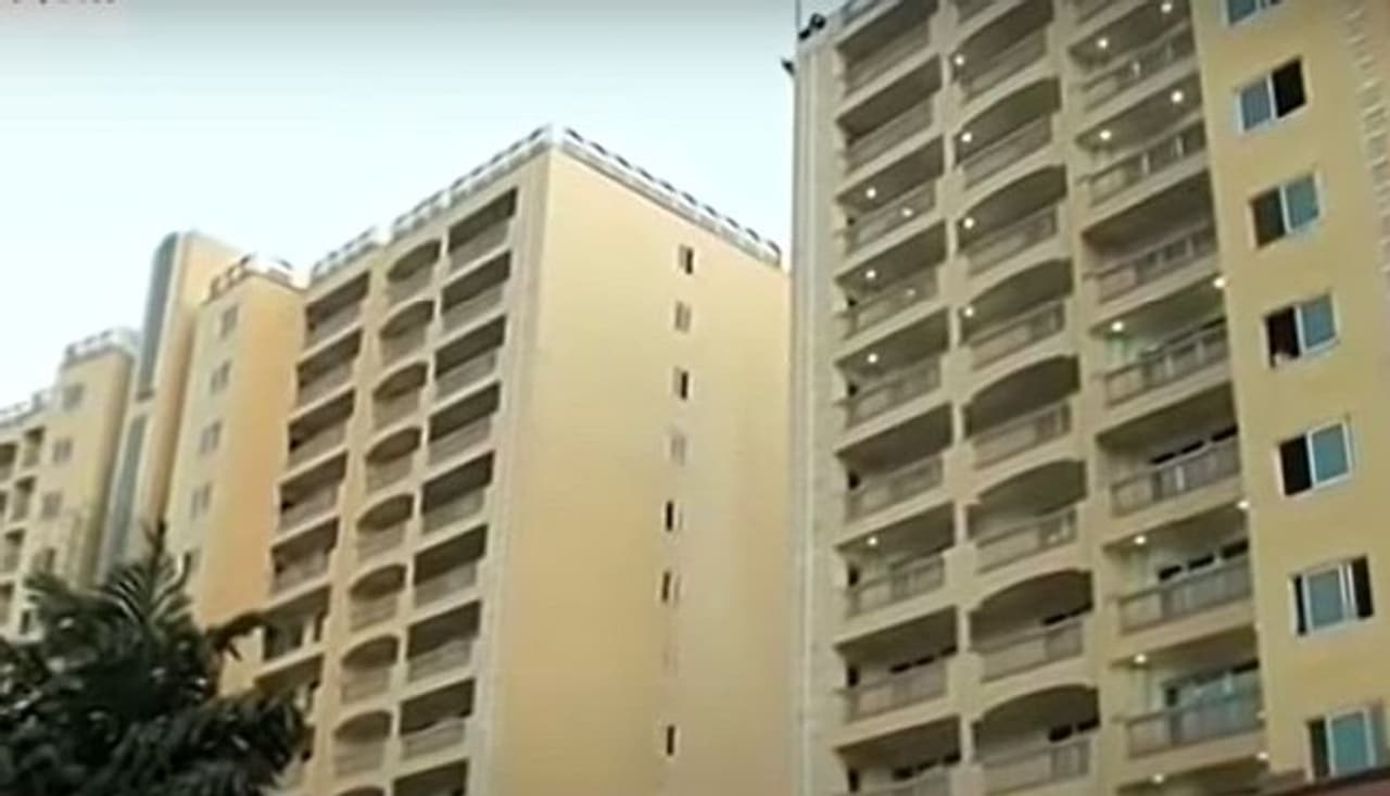 <p>ಸಂಸದರ ಫ್ಲಾಟ್‌ನಲ್ಲಿ ನಾಲ್ಕು ಬೆಡ್‌ ರೂಂ ಹೊರತುಪಡಿಸಿ ಪ್ರತ್ಯೇಕವಾದ ಆಫೀಸ್ ಕೂಡಾ ಇದೆ.</p>