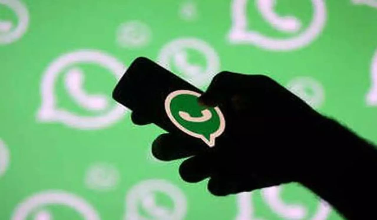 How to use the same WhatsApp number on two phones