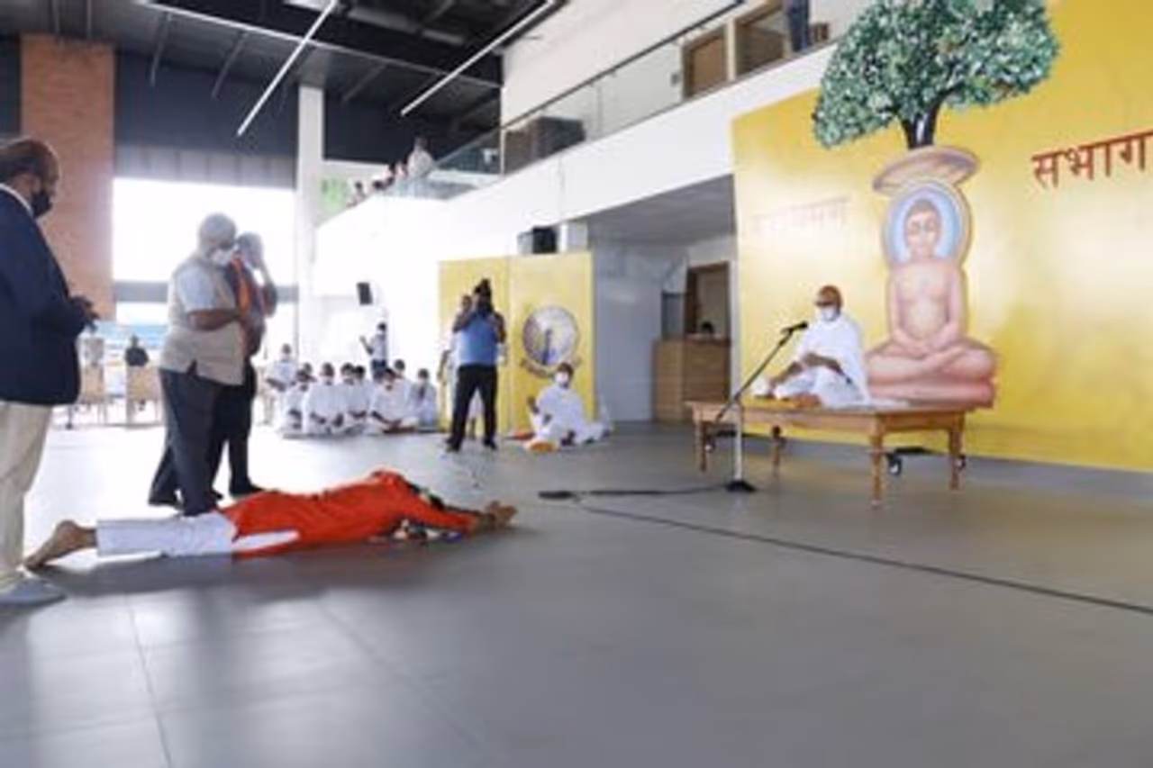 <p>ಬಿಜೆಪಿಗೆ ಜನಾಶಿರ್ವಾದ ತೆಲಂಗಾಣದಲ್ಲಿಯೂ ಸಿಗಲಿದೆ ಎಂದು ಇಲ್ಲಿನ ಭೇಟಿ ಸಮದರ್ಭದಲ್ಲಿ ಮಾತನಾಡಿದ ಬಿಜೆಪಿ ಯುವ ಮೋರ್ಚಾ ಅಧ್ಯಕ್ಷ ತೇಜಸ್ವಿ ಸೂರ್ಯ </p> <p>ಬಿಜೆಪಿಗೆ ಜನಾಶಿರ್ವಾದ ತೆಲಂಗಾಣದಲ್ಲಿಯೂ ಸಿಗಲಿದೆ ಎಂದು ಇಲ್ಲಿನ ಭೇಟಿ ಸಮದರ್ಭದಲ್ಲಿ ಮಾತನಾಡಿದ ಬಿಜೆಪಿ ಯುವ ಮೋರ್ಚಾ ಅಧ್ಯಕ್ಷ ತೇಜಸ್ವಿ ಸೂರ್ಯ </p>