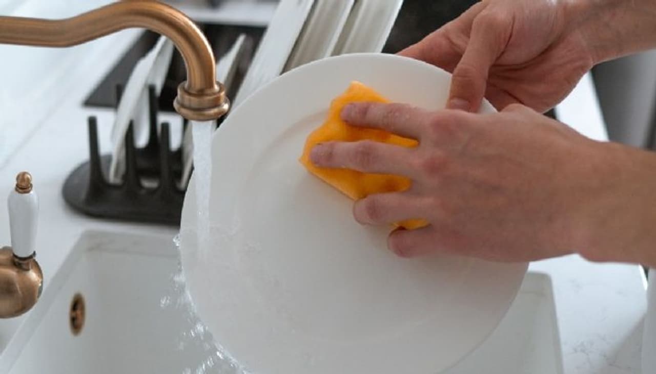 Washing Dishes at Night in Tamil Washing Dishes at Night in Tamil