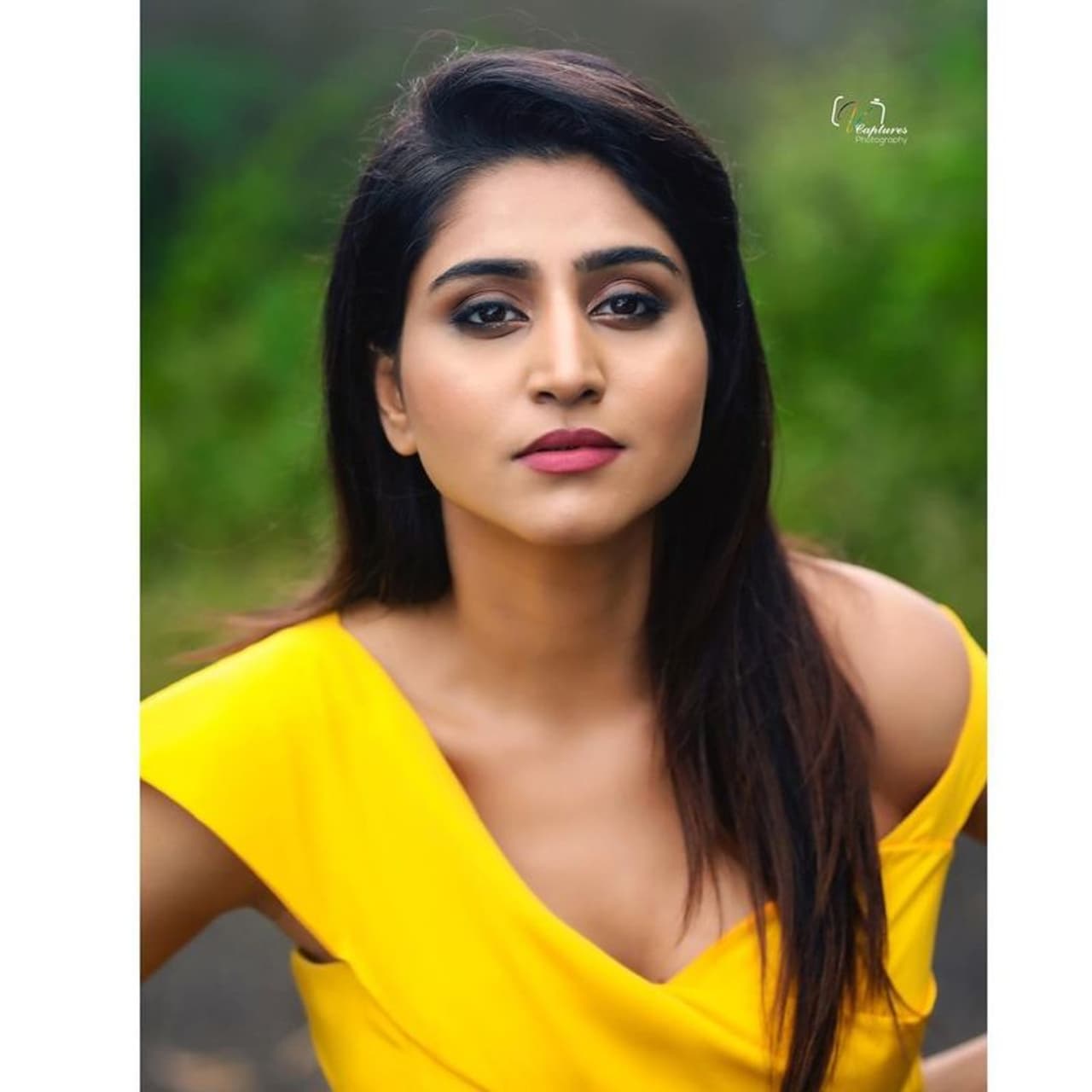 <p>హైదరాబాద్ బ్యూటీ వర్షిణి తాజాగా కొత్తగా, ట్రెండీ ఫోటోలను పంచుకుంది. తన ఇన్స్టాగ్రామ్ ద్వారా అభిమానులతో పంచుకోగా, విశేషంగా ఆకట్టుకుంటున్నాయి.</p> <p>హైదరాబాద్ బ్యూటీ వర్షిణి తాజాగా కొత్తగా, ట్రెండీ ఫోటోలను పంచుకుంది. తన ఇన్స్టాగ్రామ్ ద్వారా అభిమానులతో పంచుకోగా, విశేషంగా ఆకట్టుకుంటున్నాయి.</p>