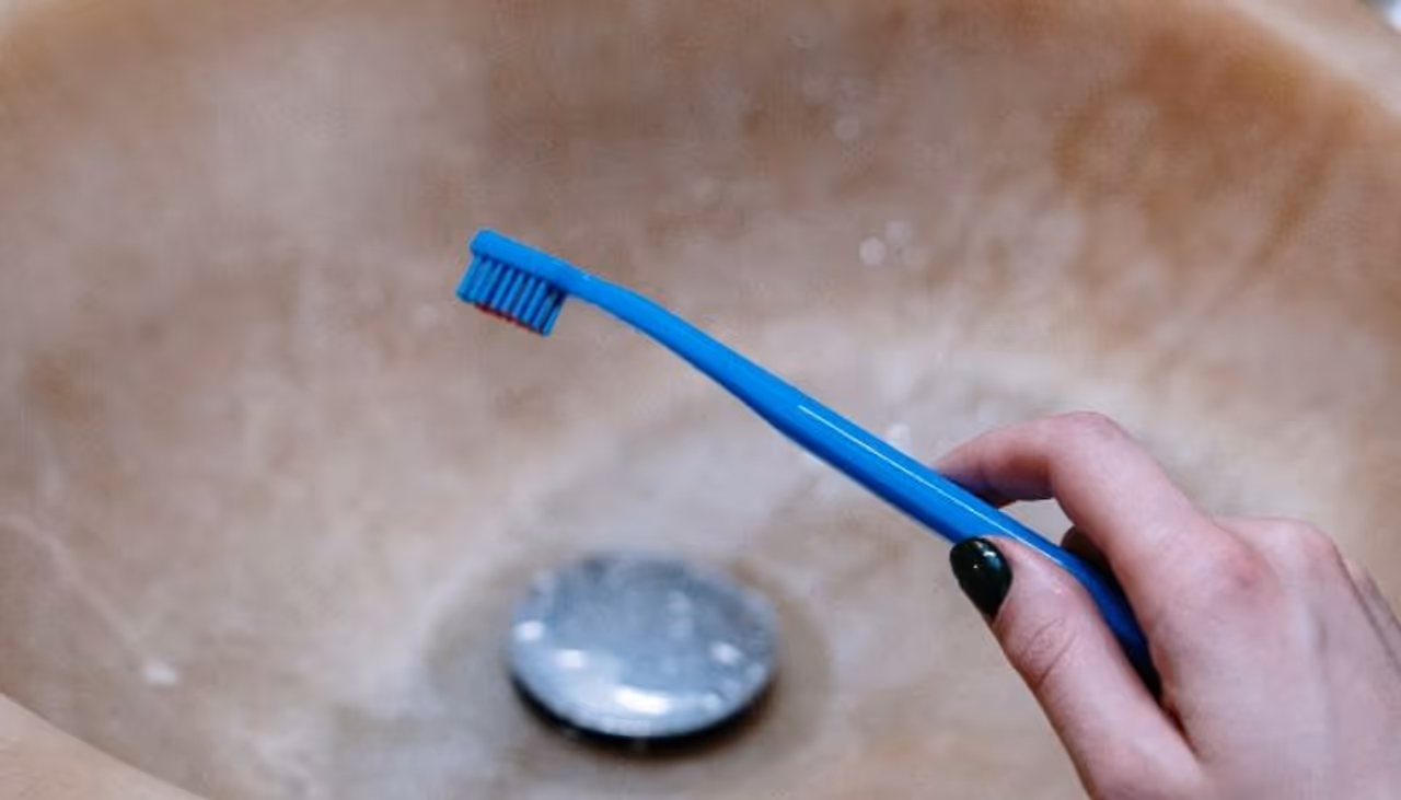 <p>ಕುದಿಯುವ ನೀರು ಬಹುಶಃ ಒಂದು ಸಿಂಕ್ ಅನ್ನು ತೆರವುಗೊಳಿಸಲು ಅತ್ಯುತ್ತಮ ನೈಸರ್ಗಿಕ ವಿಧಾನವಾಗಿದೆ. ಒಂದು ವೇಳೆ ಬ್ಲಾಕ್ ಗಣನೀಯ ಪ್ರಮಾಣದಲ್ಲಿಲ್ಲದಿದ್ದರೆ ಆ ಪ್ರದೇಶವನ್ನು ತೆರವುಮಾಡಿದರೆ ಸಾಕು. </p> <p>ಕುದಿಯುವ ನೀರು ಬಹುಶಃ ಒಂದು ಸಿಂಕ್ ಅನ್ನು ತೆರವುಗೊಳಿಸಲು ಅತ್ಯುತ್ತಮ ನೈಸರ್ಗಿಕ ವಿಧಾನವಾಗಿದೆ. ಒಂದು ವೇಳೆ ಬ್ಲಾಕ್ ಗಣನೀಯ ಪ್ರಮಾಣದಲ್ಲಿಲ್ಲದಿದ್ದರೆ ಆ ಪ್ರದೇಶವನ್ನು ತೆರವುಮಾಡಿದರೆ ಸಾಕು. </p>