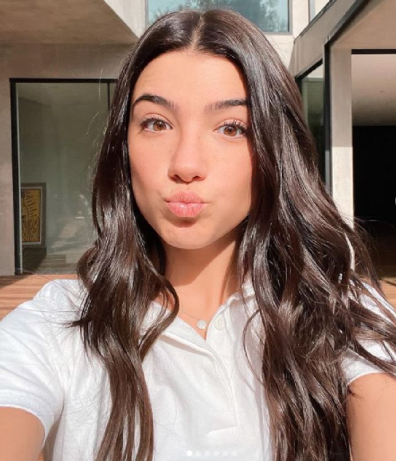 <p>ಟಿಕ್ಟಾಕ್ನಲ್ಲಿ ಅತ್ಯಧಿಕ ಫಾಲೋವರ್ಸ್ನ್ನು ಹೊಂದಿದ ಚೆಲುವೆ ಈ ವೈರಲ್ ಆಗಿದ್ದಾಳೆ.</p> <p>ಟಿಕ್ಟಾಕ್ನಲ್ಲಿ ಅತ್ಯಧಿಕ ಫಾಲೋವರ್ಸ್ನ್ನು ಹೊಂದಿದ ಚೆಲುವೆ ಈ ವೈರಲ್ ಆಗಿದ್ದಾಳೆ.</p>