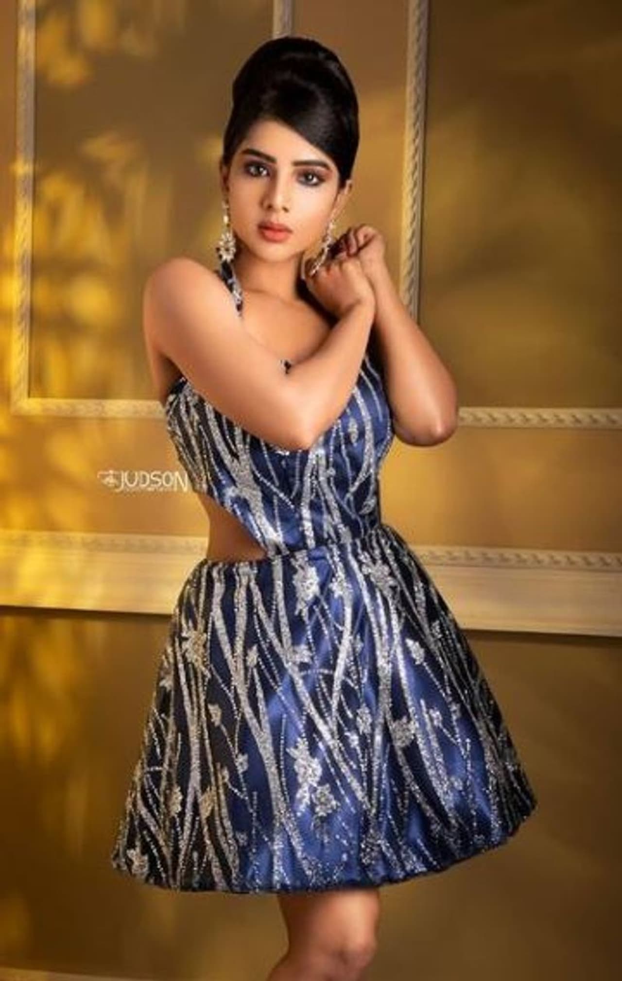 <p>எனவே பிக்பாஸ், சூப்பர் சிங்கர், கலக்க போவது யாரு, ஆகிய நிகழ்ச்சிகளை போல் இந்த நிகழ்ச்சிக்கும் மிக பெரிய ரசிகர்கள் கூட்டமே உருவாகியுள்ளது. </p> <p>எனவே பிக்பாஸ், சூப்பர் சிங்கர், கலக்க போவது யாரு, ஆகிய நிகழ்ச்சிகளை போல் இந்த நிகழ்ச்சிக்கும் மிக பெரிய ரசிகர்கள் கூட்டமே உருவாகியுள்ளது. </p>