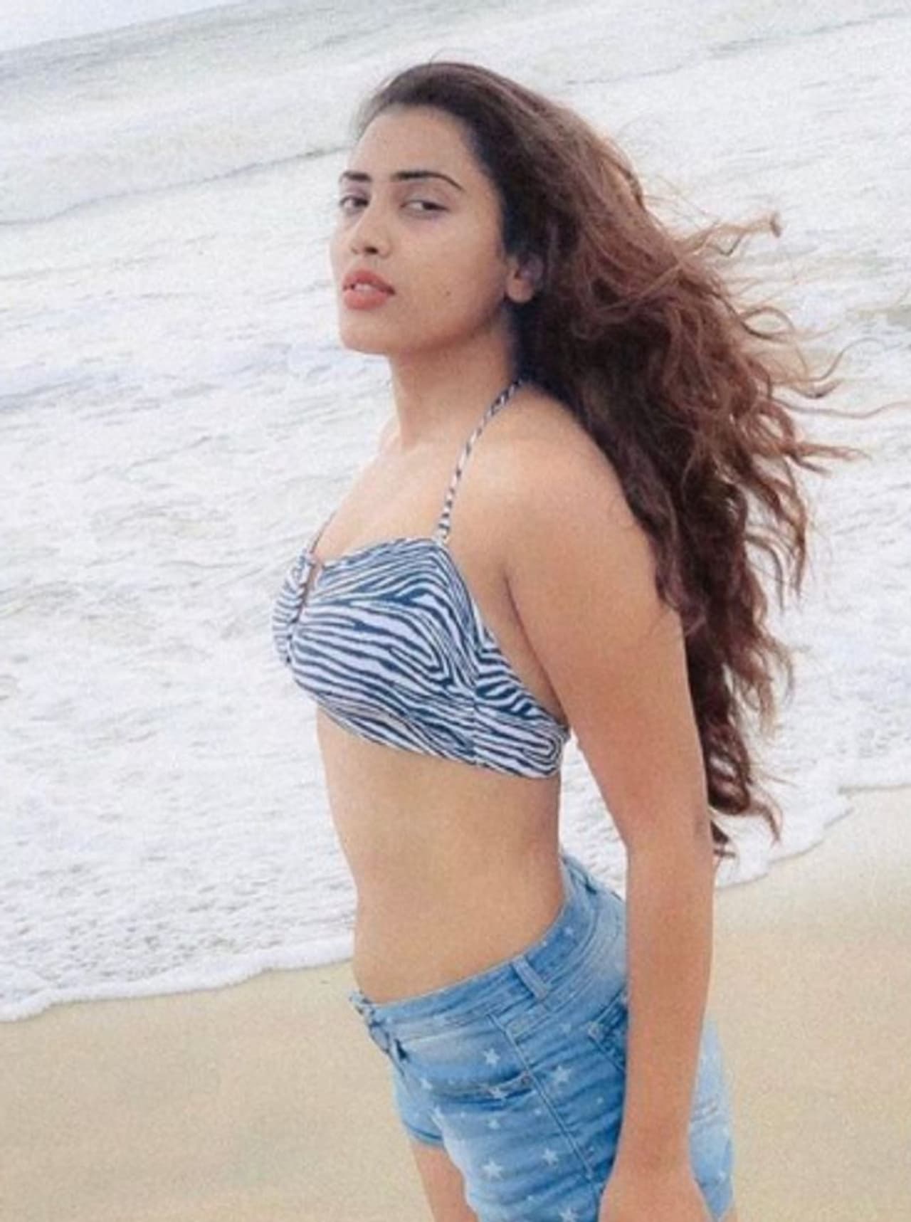 <p style="margin bottom:11px"><span style="font size:11pt"><span style="line height:106%"><span style="font family:Calibri,sans serif"><span style="font family:"Nirmala UI","sans serif"">ವೆಬ್ ಸಿರೀಸ್ಗಳನ್ನು ಮಾಡುತ್ತಿದ್ದ ಸಾರಾ ಅಣ್ಣಯ್ಯ ಈಗ ಕನ್ನಡತಿ ಧಾರವಾಹಿಯ ಮೂಲಕ ಮಿಂಚುತ್ತಿದ್ದಾರೆ.</span></span></span></span></p> <p style="margin bottom:11px"><span style="font size:11pt"><span style="line height:106%"><span style="font family:Calibri,sans serif"><span style="font family:"Nirmala UI","sans serif"">ವೆಬ್ ಸಿರೀಸ್ಗಳನ್ನು ಮಾಡುತ್ತಿದ್ದ ಸಾರಾ ಅಣ್ಣಯ್ಯ ಈಗ ಕನ್ನಡತಿ ಧಾರವಾಹಿಯ ಮೂಲಕ ಮಿಂಚುತ್ತಿದ್ದಾರೆ.</span></span></span></span></p>